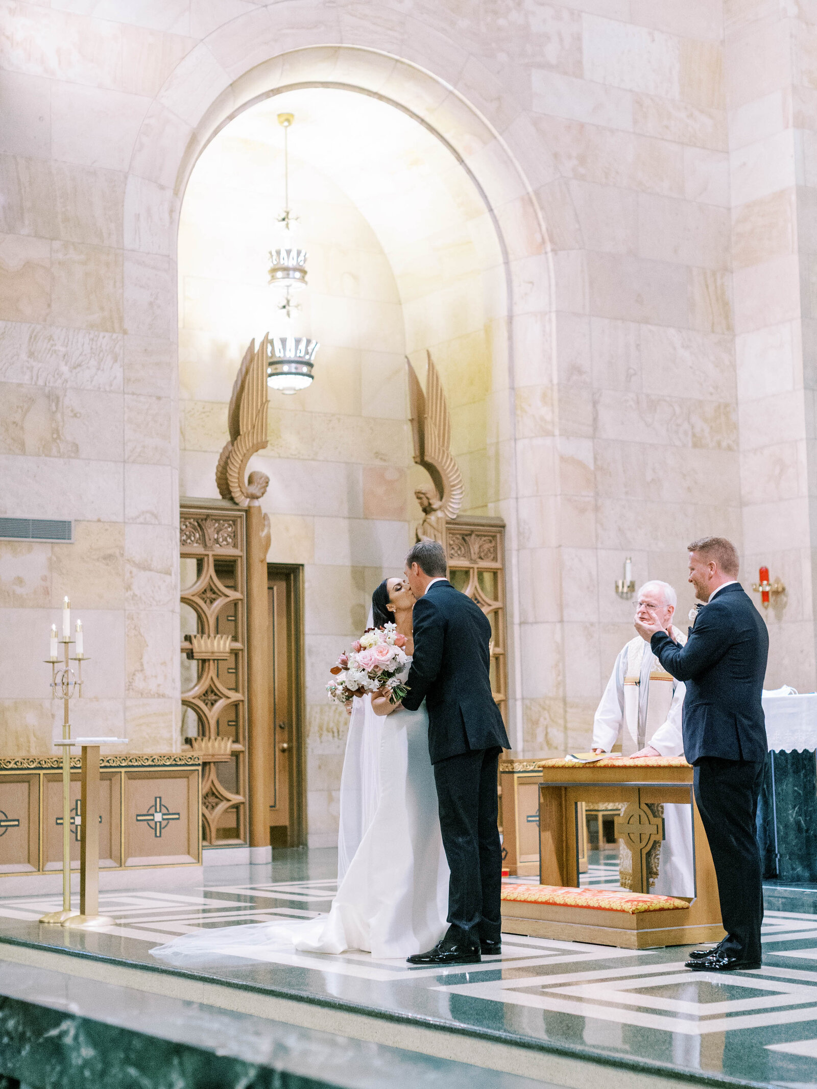 christ-the-king-catholic-church-dallas-wedding-ceremony-14