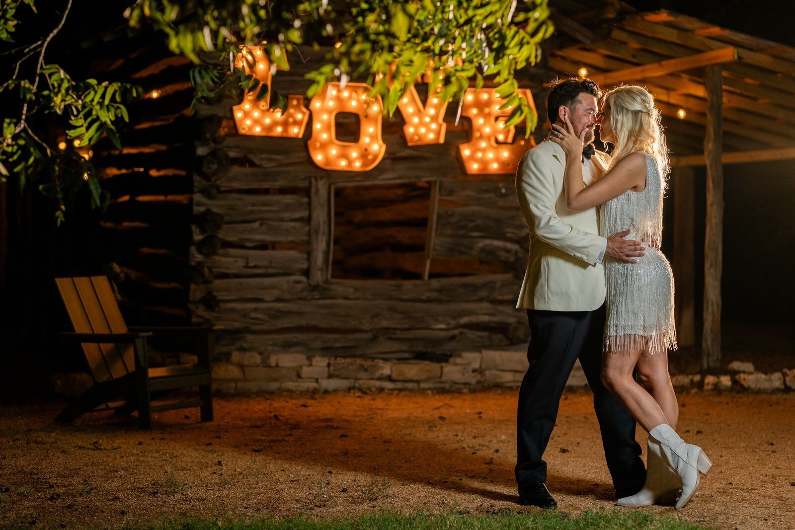 outdoor-venue-texas-couple-wedding