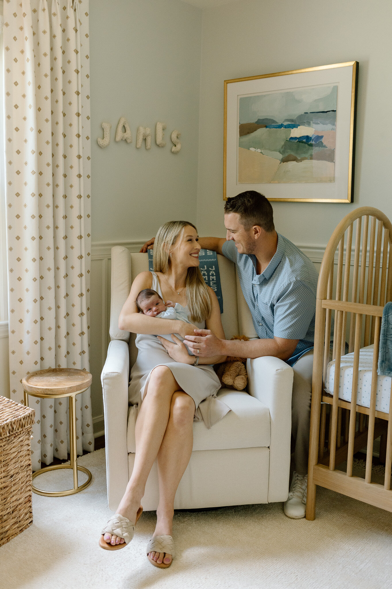 carolinas-newborn-photographer-lifestyle-in-home (11)