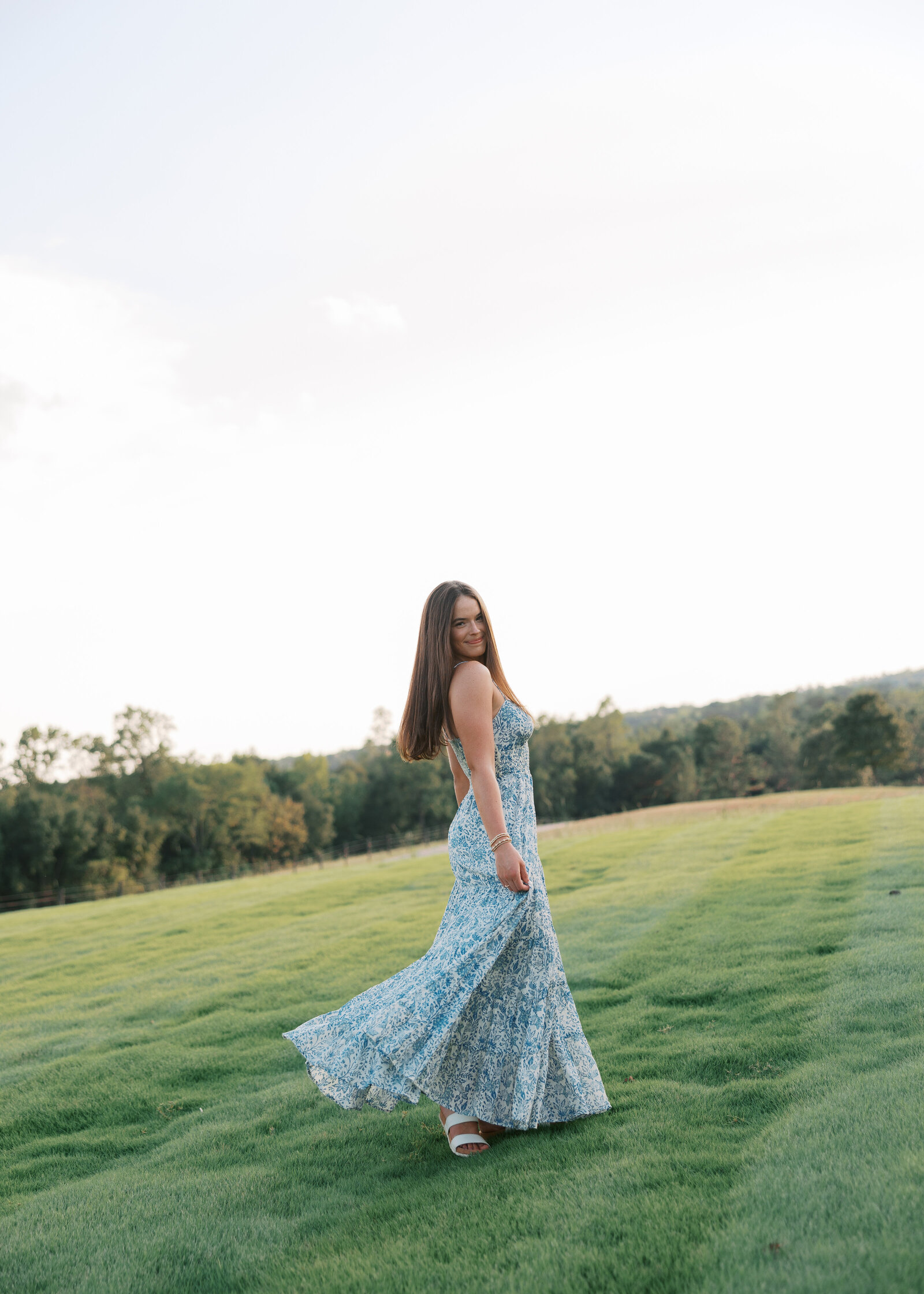 Outdoor senior photographer Alabama natural light high school portraits session.