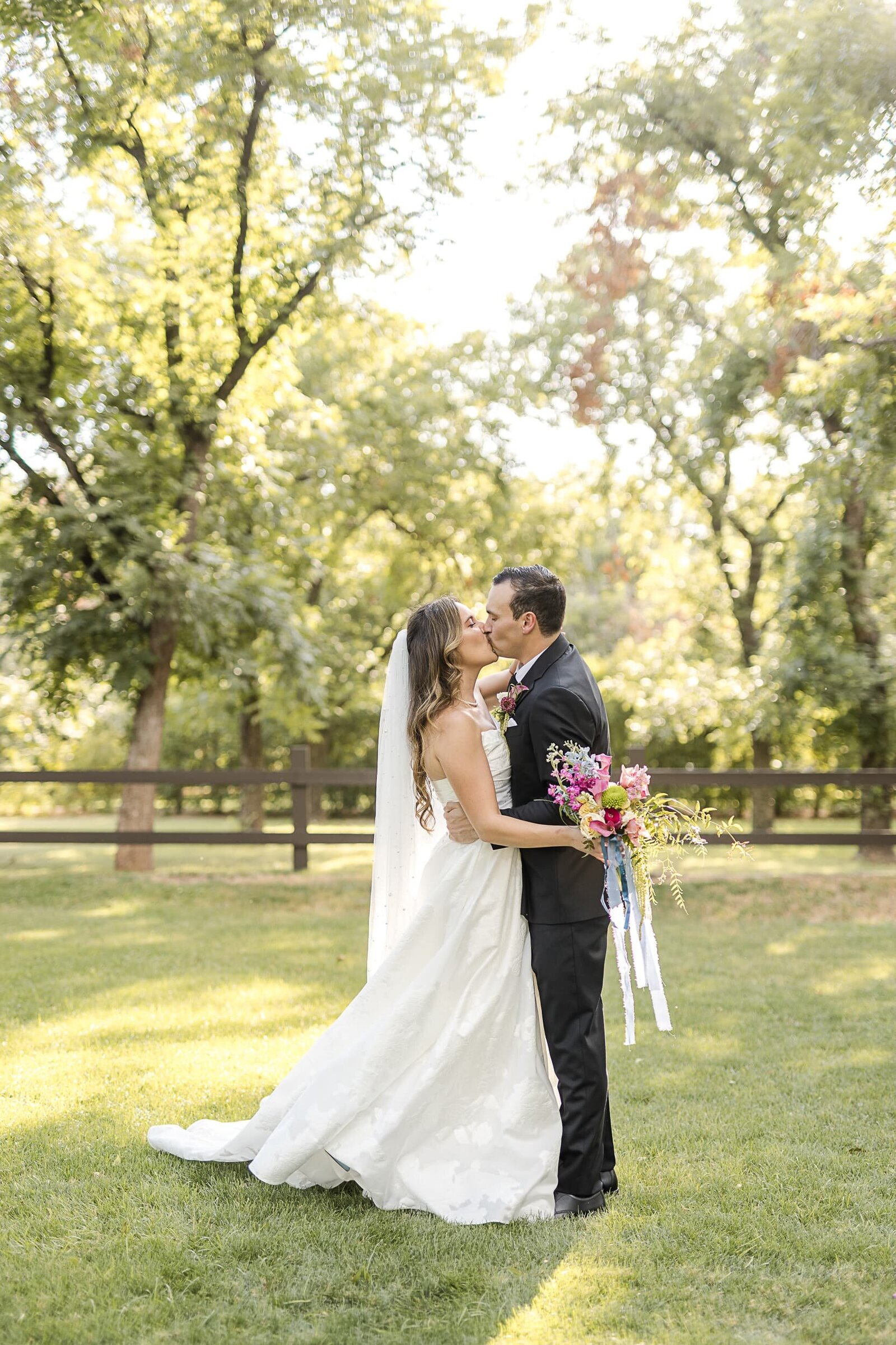 Phoenix-Wedding-Photographer-and-Videographer-Venue-at-the-Grove-PayWed-1113