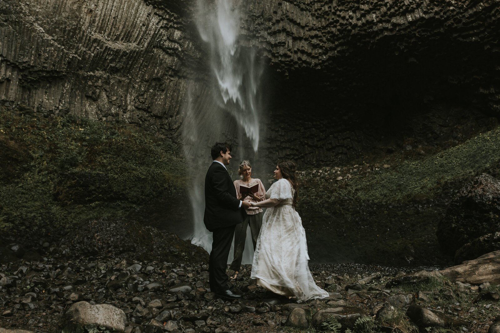 columbia-river-gorge-waterfall-elopement-portland-oregon-emily-ethan-ilumina-photography-7665