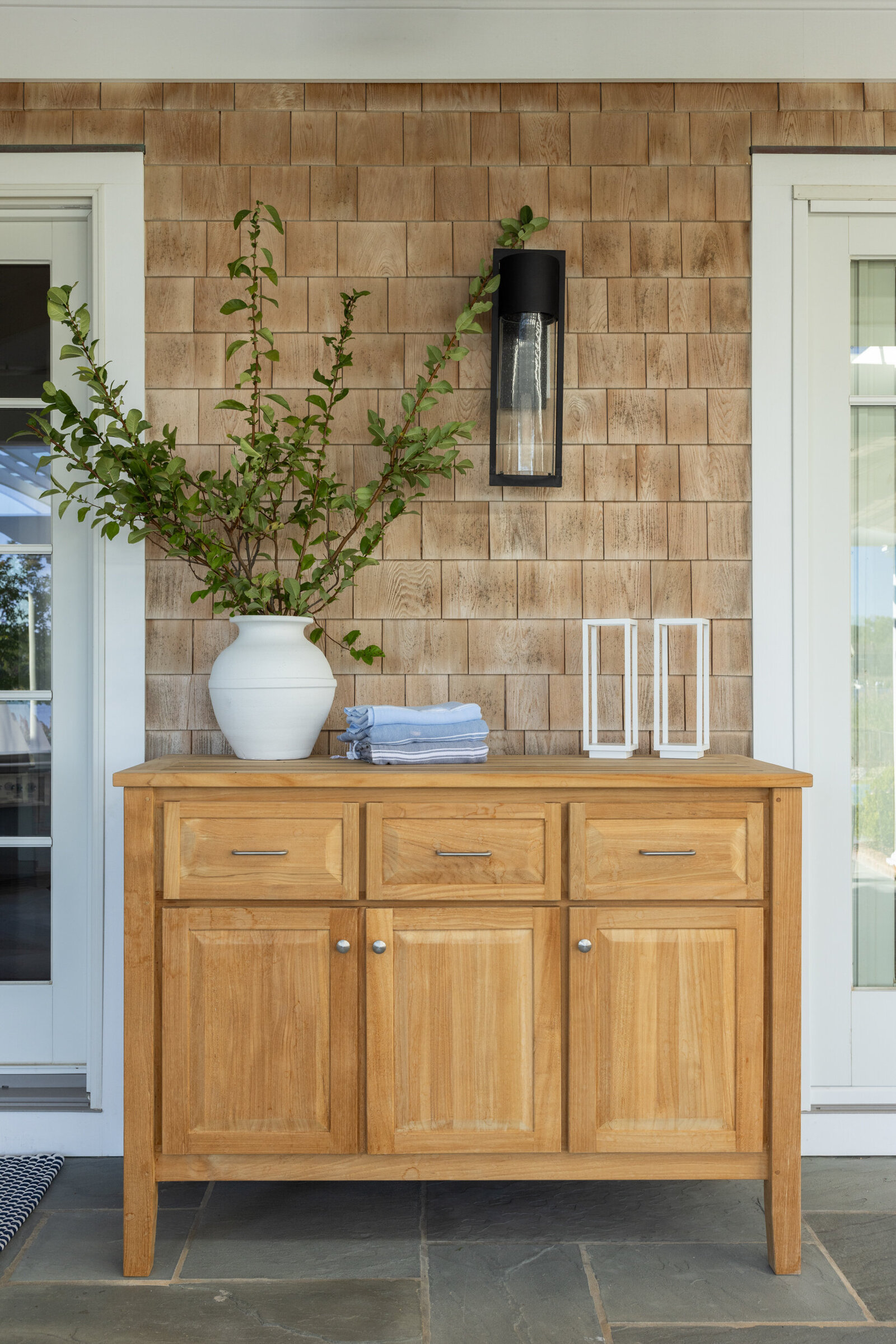 HAMPTONS-STYLE-OUTDOOR-BUFFET