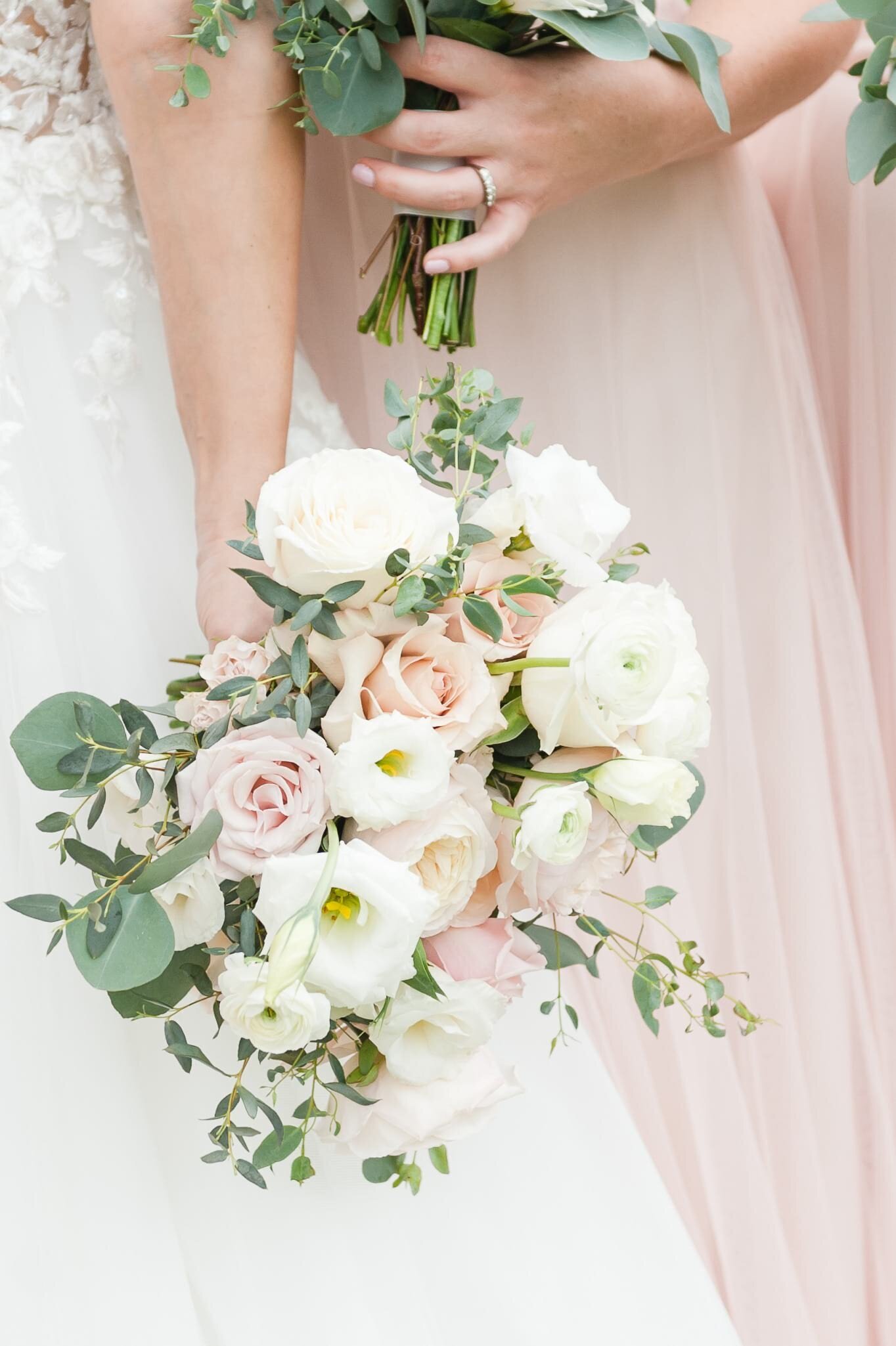 Blush white bridal bouquet.