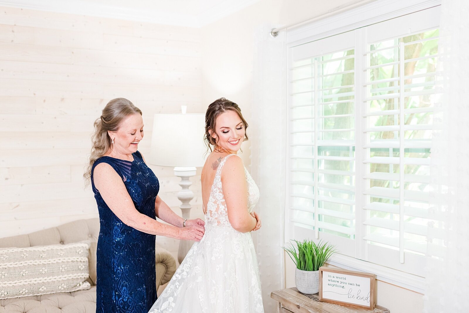 Bride getting ready | The Delamater House Wedding | Chynna Pacheco Photography-149