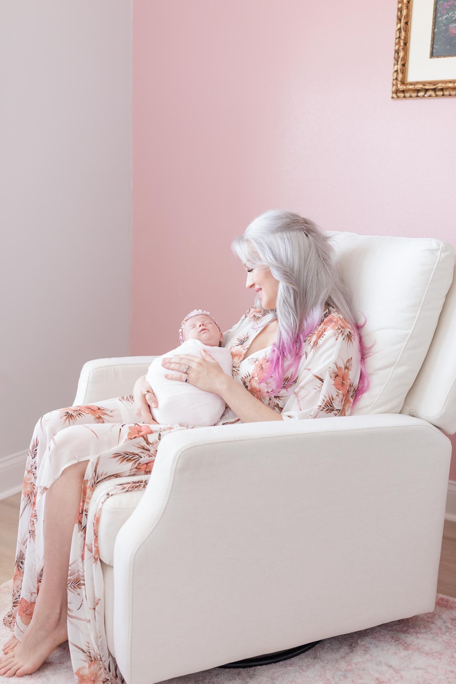 newborn photos with orlando photographer in home style