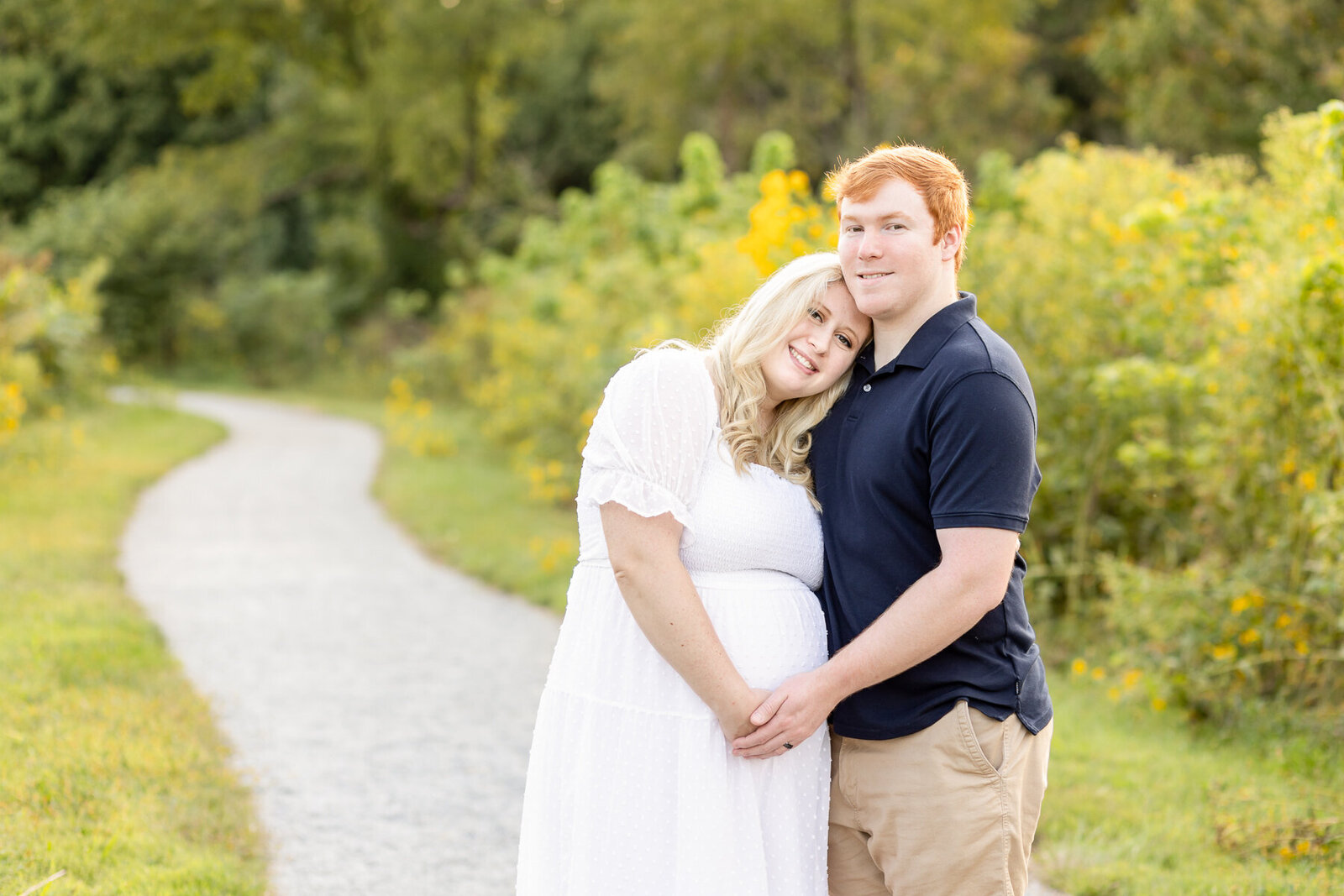 outdoor_maternity_photography_session_Louisville_KY_photographer_golden_hour-5