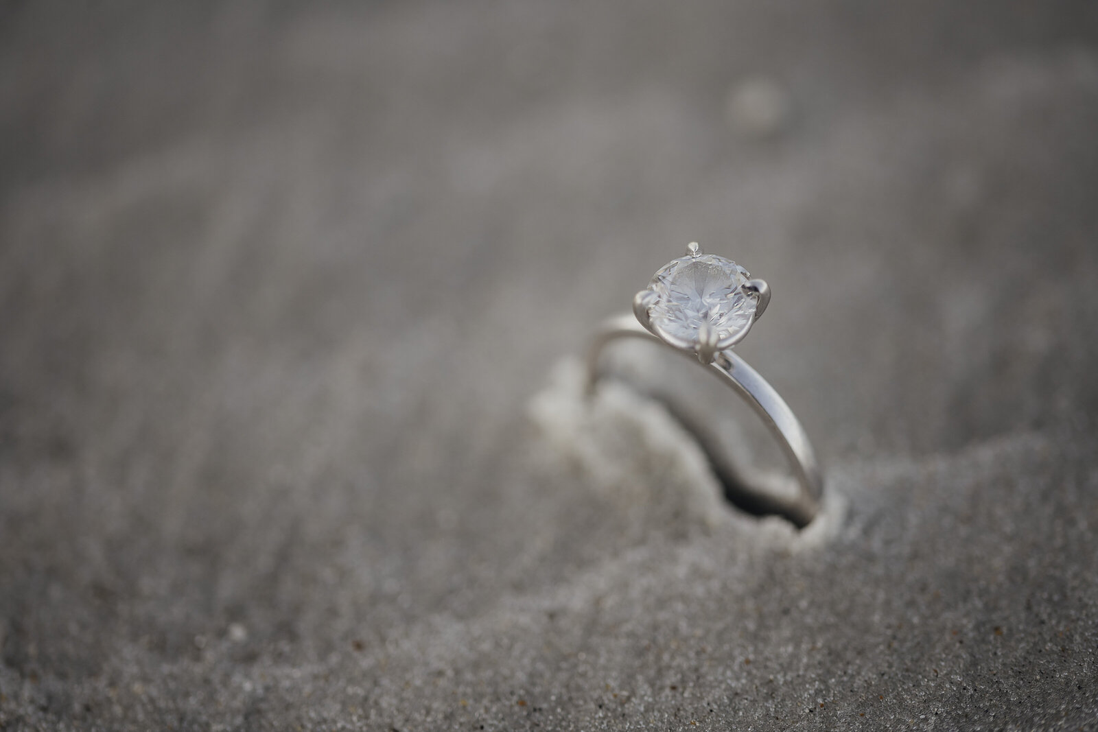 wedding rings and bridal bouquet at ohio wedding