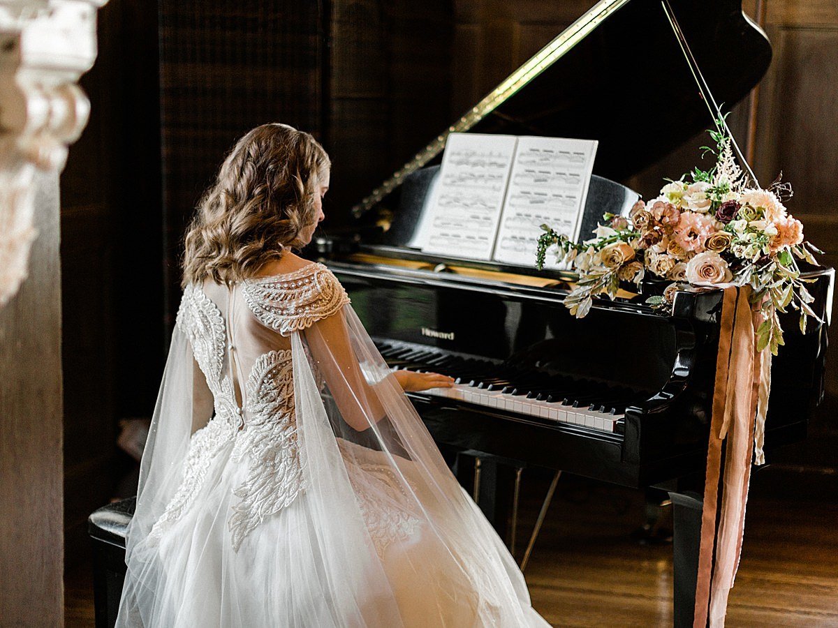 Odette-Swan-Angel-Wedding-Dress-JoanneFlemingDesign-JustinaBilodeauPhoto (72)_WEB