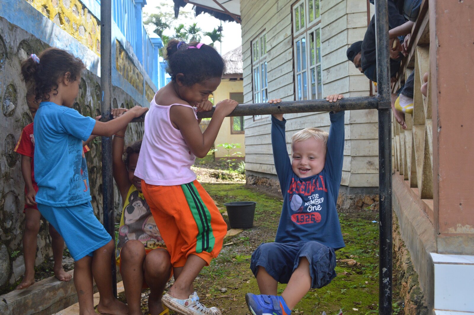 Reis_met_kinderen-Indonesie-vriendjes