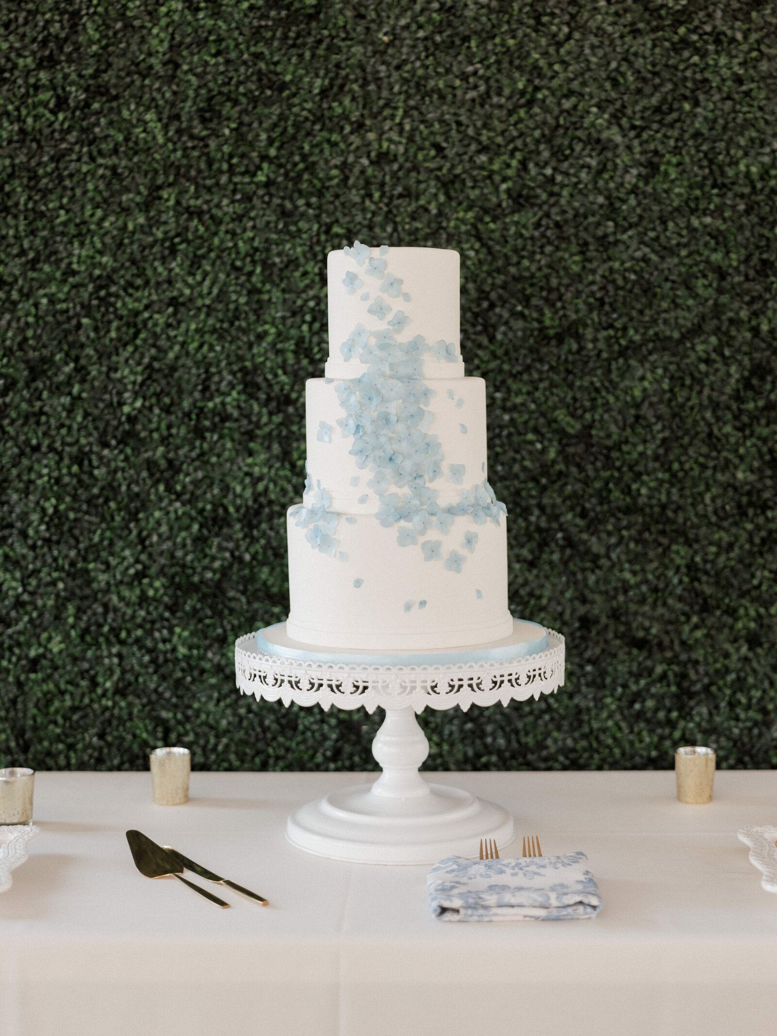 light-blue-southern-lakeside-wedding-at-the-lodge-at-whitefish-lake-www.bigdaycelebrations.com-jeremiah-and-rachel-photography00043