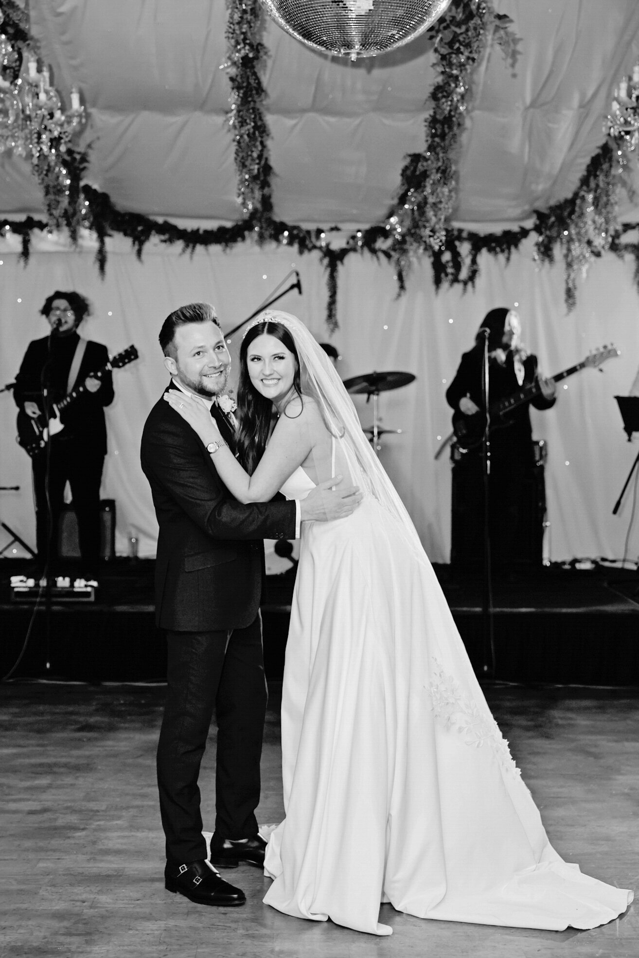Crockwell-Farm-first-dance
