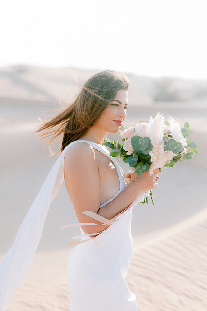 Wedding_photoshoot_in_the_desert_of_dubai_with breide_and_groom_editorial_bridal_shoot_gabriella_vanstern (20)