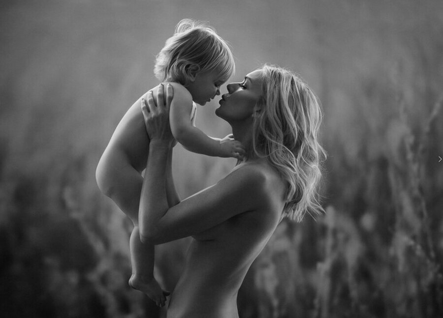 Mommy and me, motherhood photography by Lola Melani-5