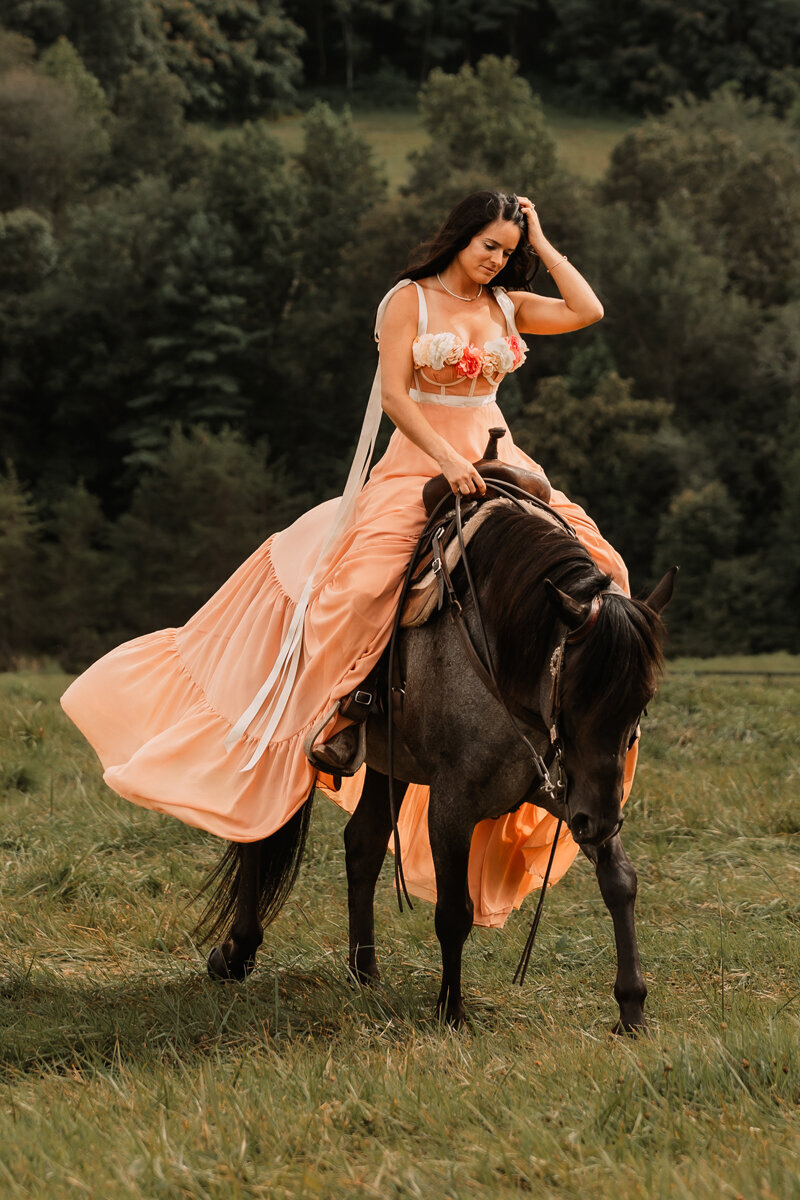 SeniorPhotographer-TaylorsvilleNC-LazeLFarmPhotography39.jpg