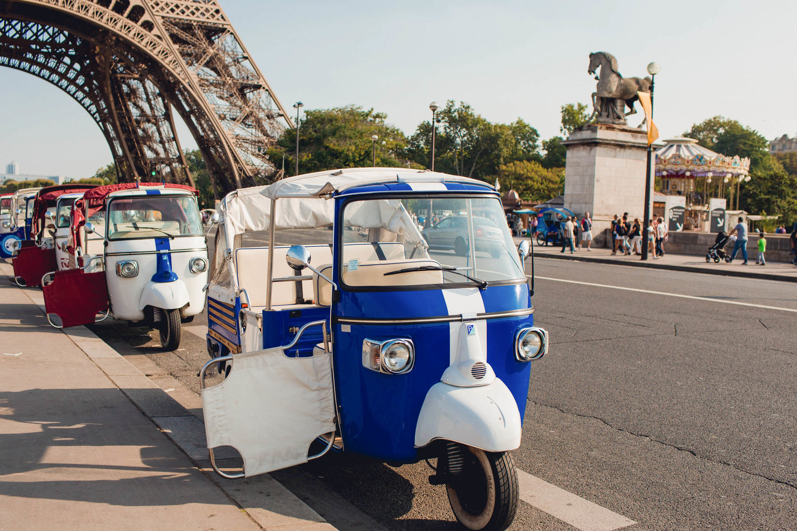 scooter-paris-france-travel-destination-wedding-kate-timbers-photography-1737