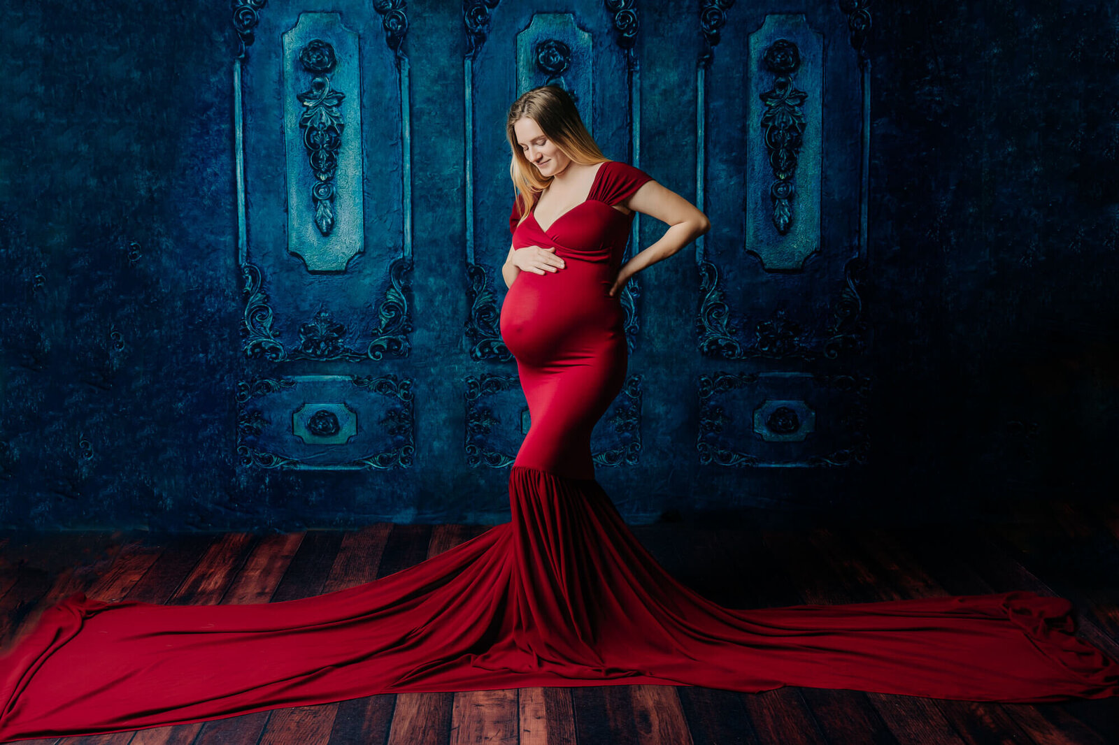 Red dress flows in session by Prescott AZ maternity photographer Melissa Byrne
