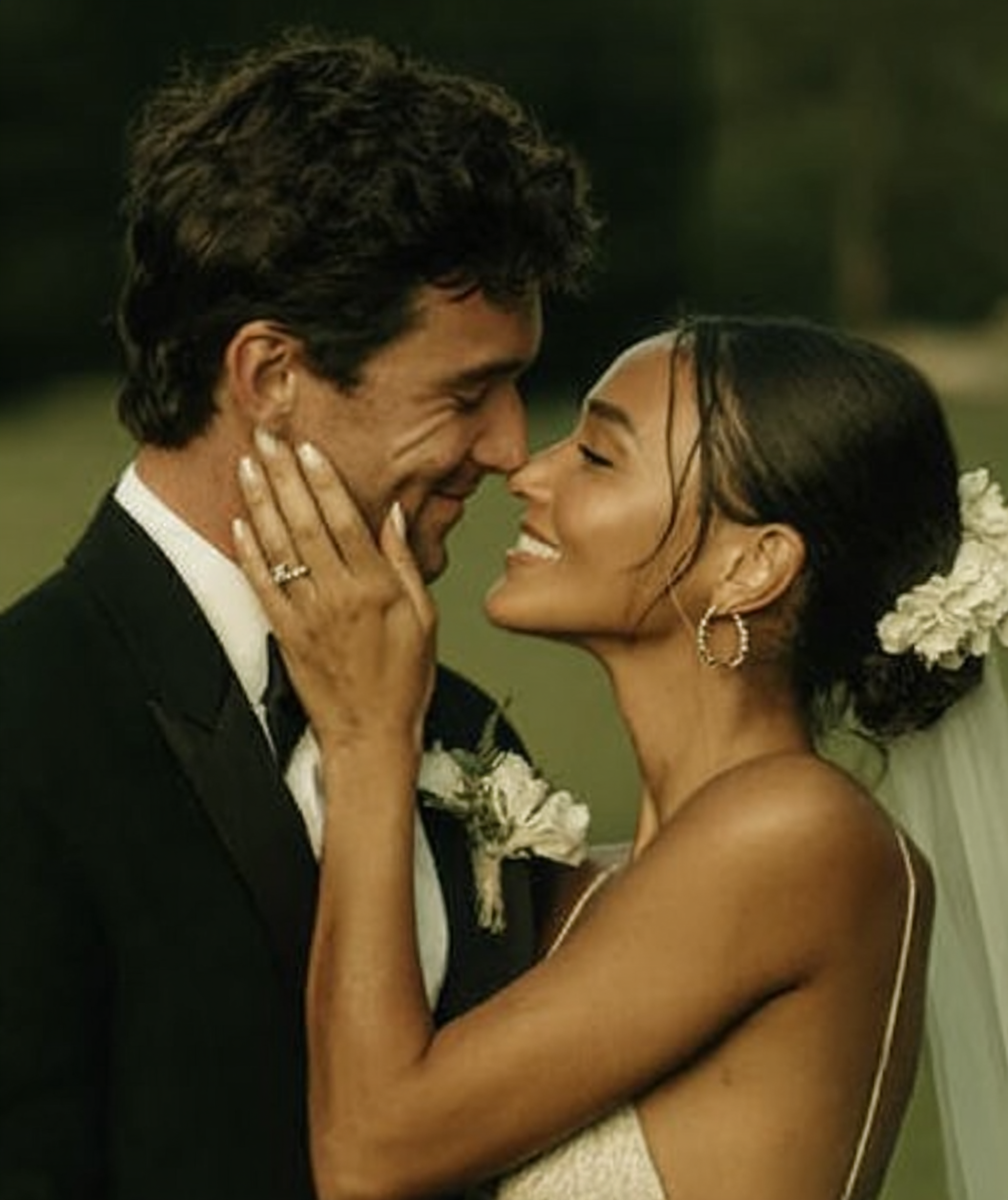 u8487914977_a_wedding_video_still_of_an_attractive_couple_the_3c497b99-02db-45e5-9a9d-01cade5bcdb5_0