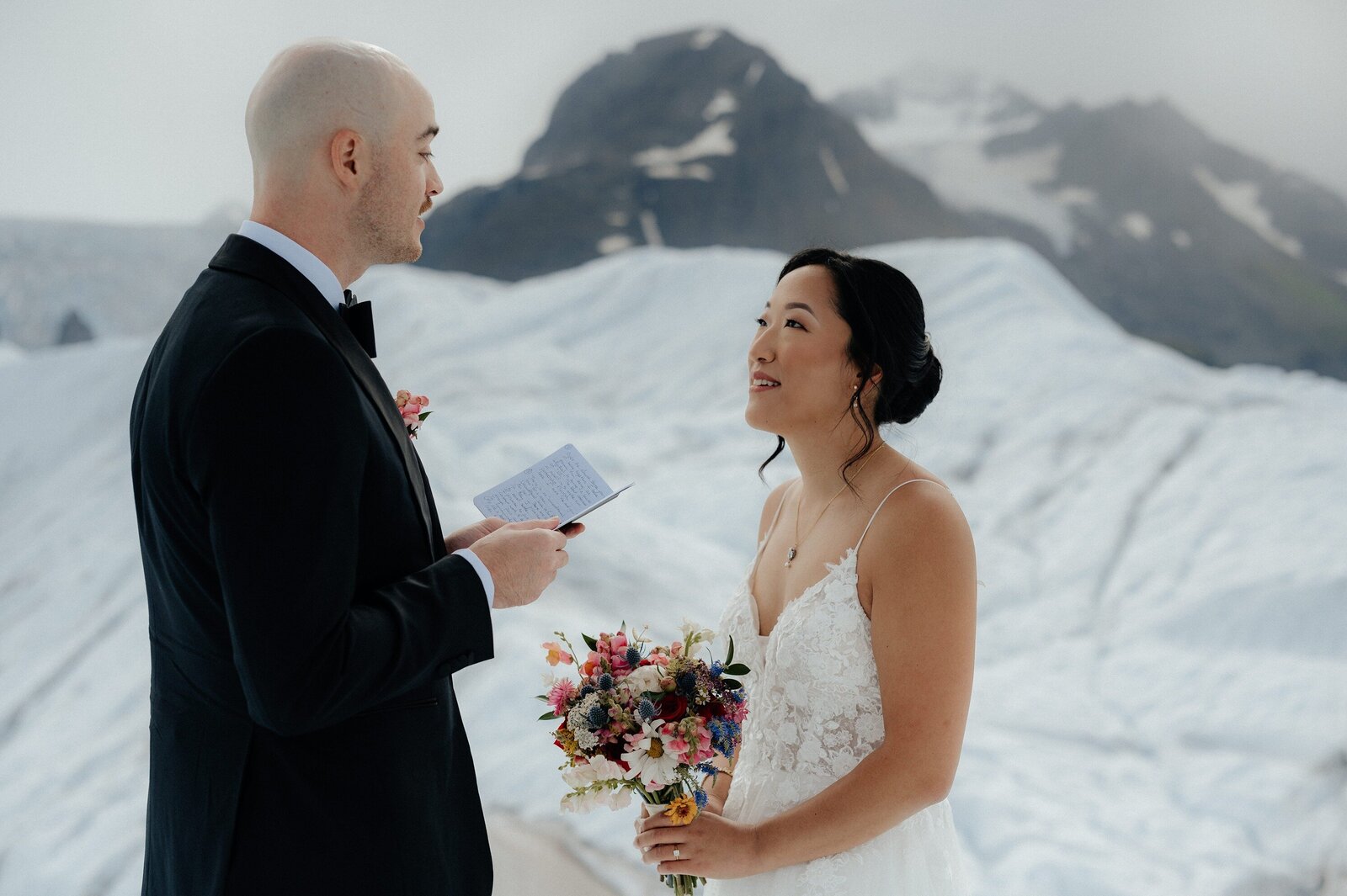 Christina+Matt_Knik-Glacier-Elopement_EmeliaKPhotography-21