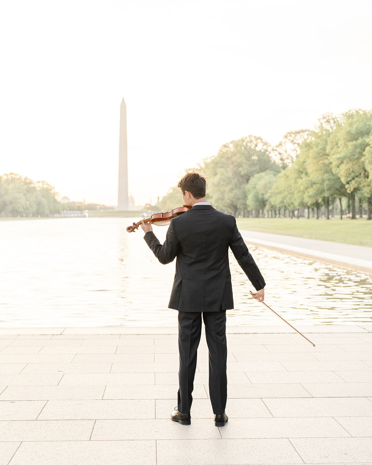 boy with his violin during Washington Monument senior session
