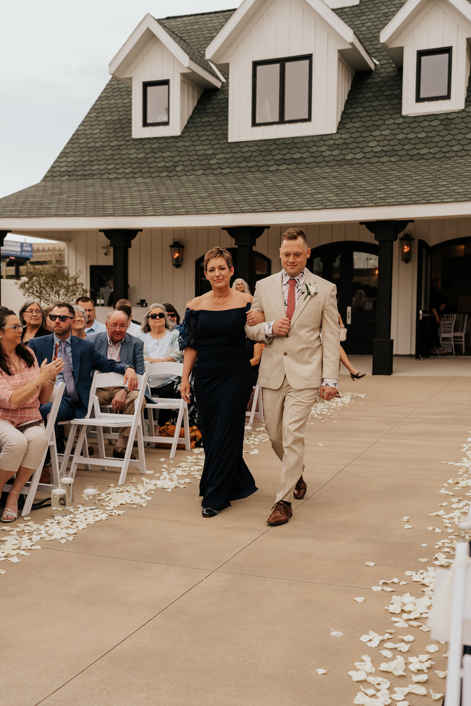 Cedar Rapids wedding photographer - Carriage House Cedar Rapids-140