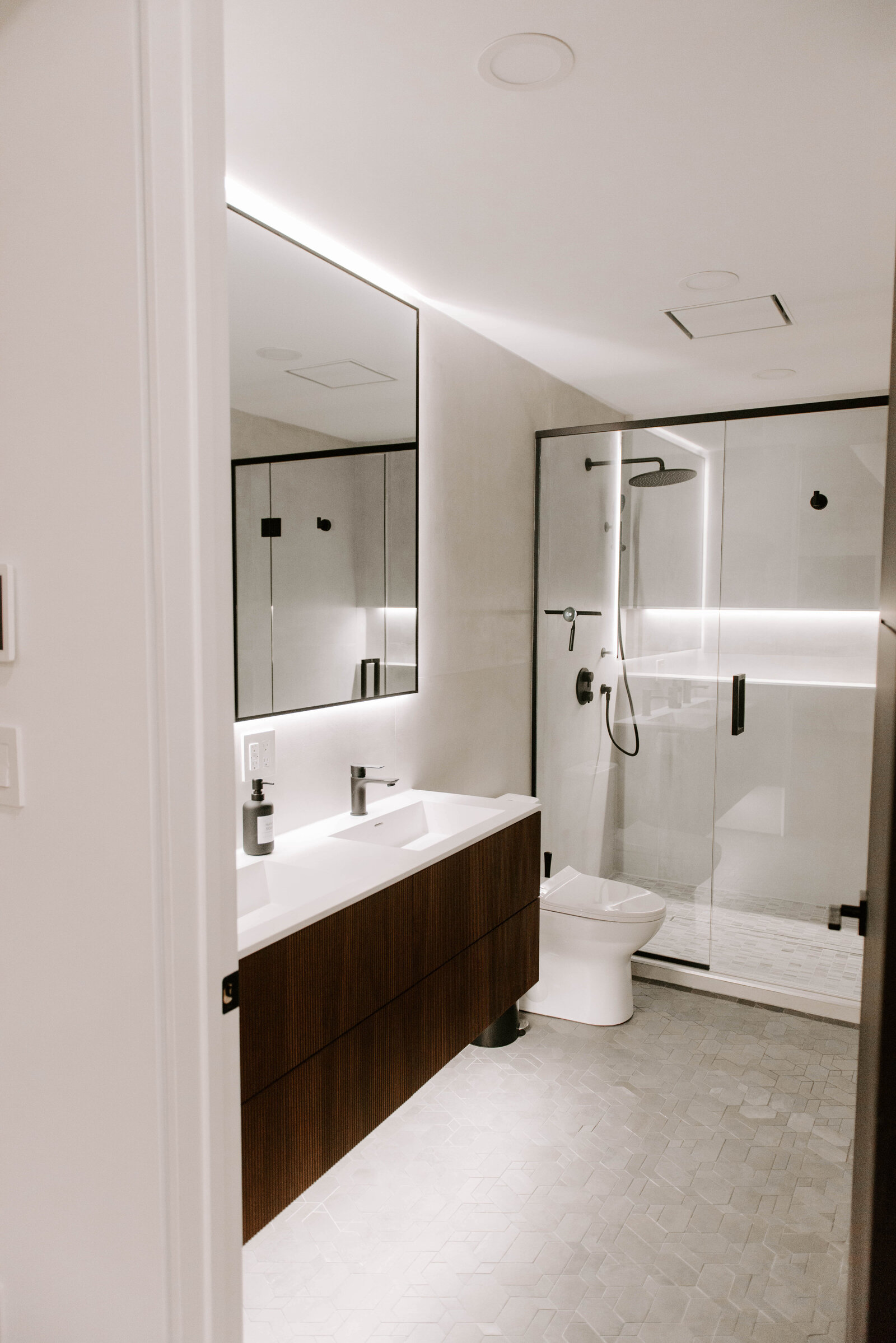 Stay at Eco Bay Chalet-Short Term Luxury Rental for Group Stays-Port Severn-Muskoka-Ontario8