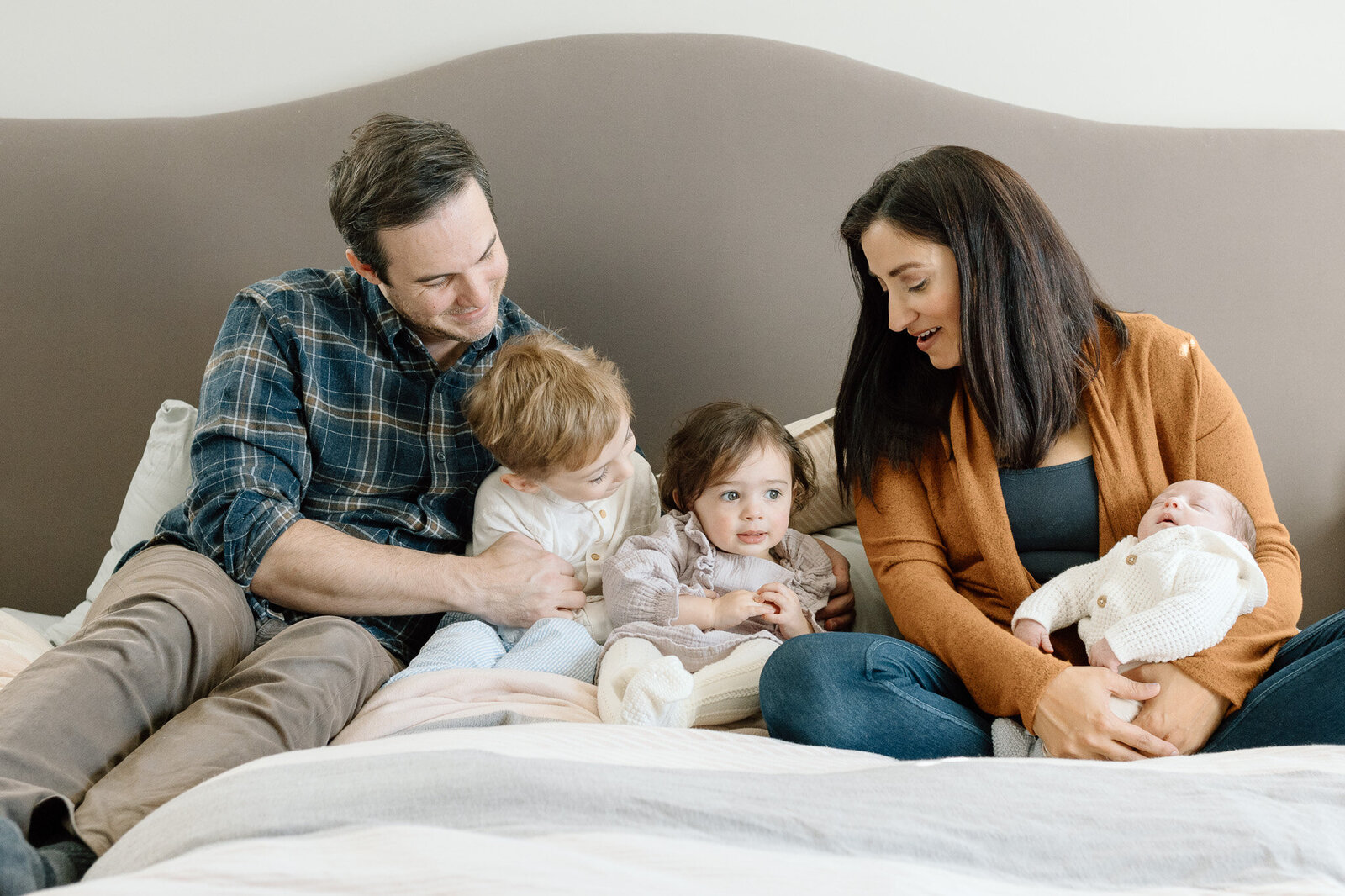 newborn-maternity-photography-lighthearted-joy-fresh (2)