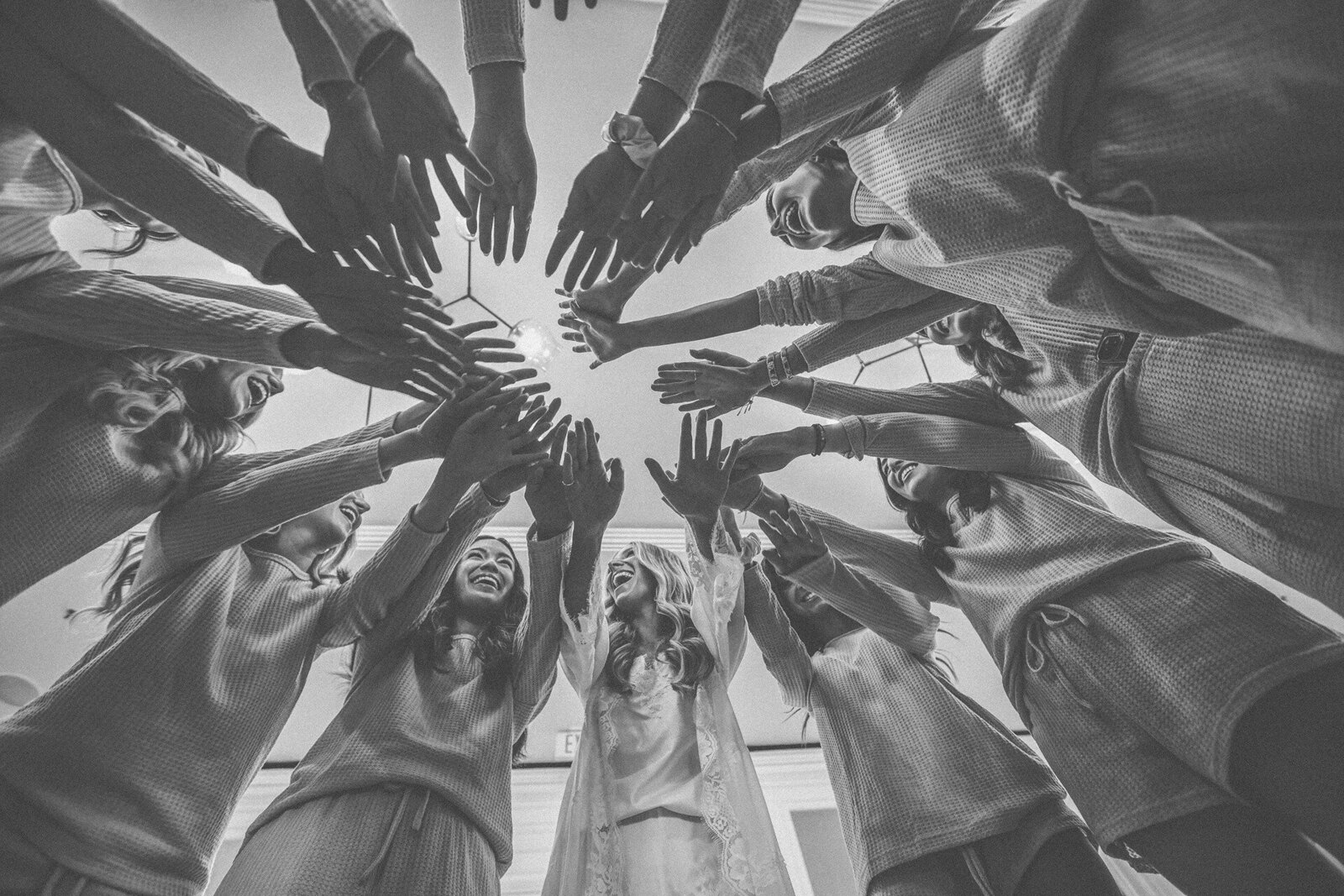 bridesmaids-hands-in-the-eau