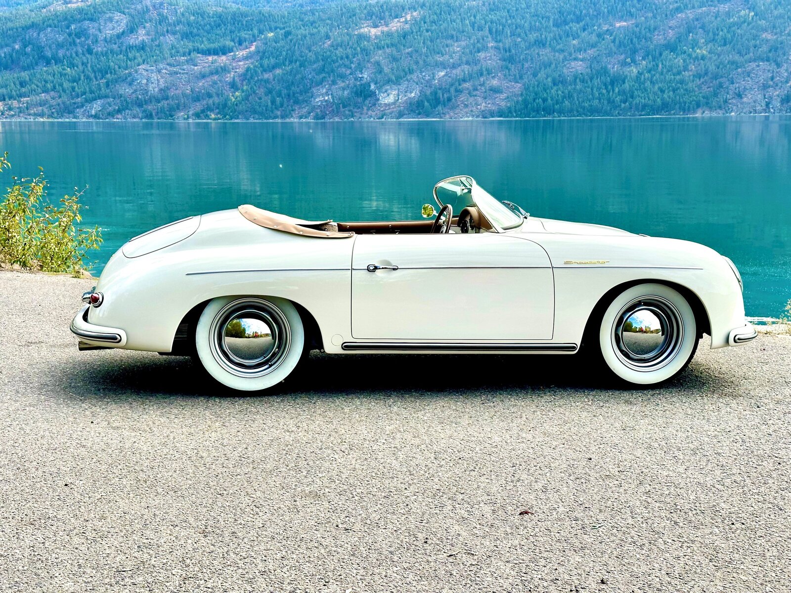 Vintage wedding Car for Rent in Kelowna | Vintage Porsche 356