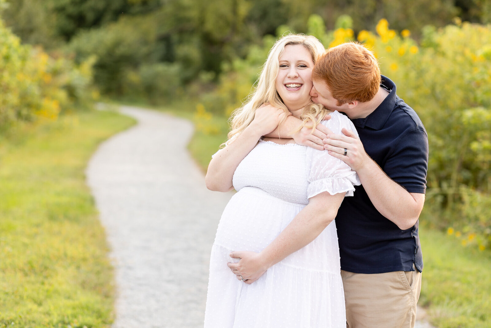 outdoor_maternity_photography_session_Louisville_KY_photographer_golden_hour-4