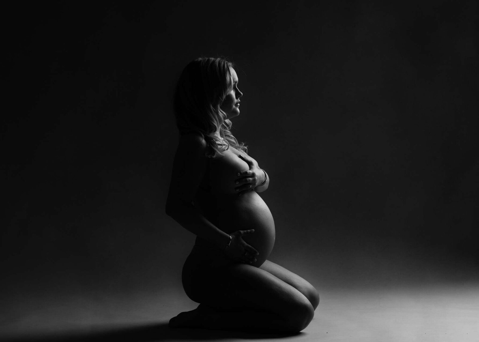 NW Arkansas maternity photographer, maternity photography near me, maternity portraits NW Arkansas, pregnancy photoshoot near me
