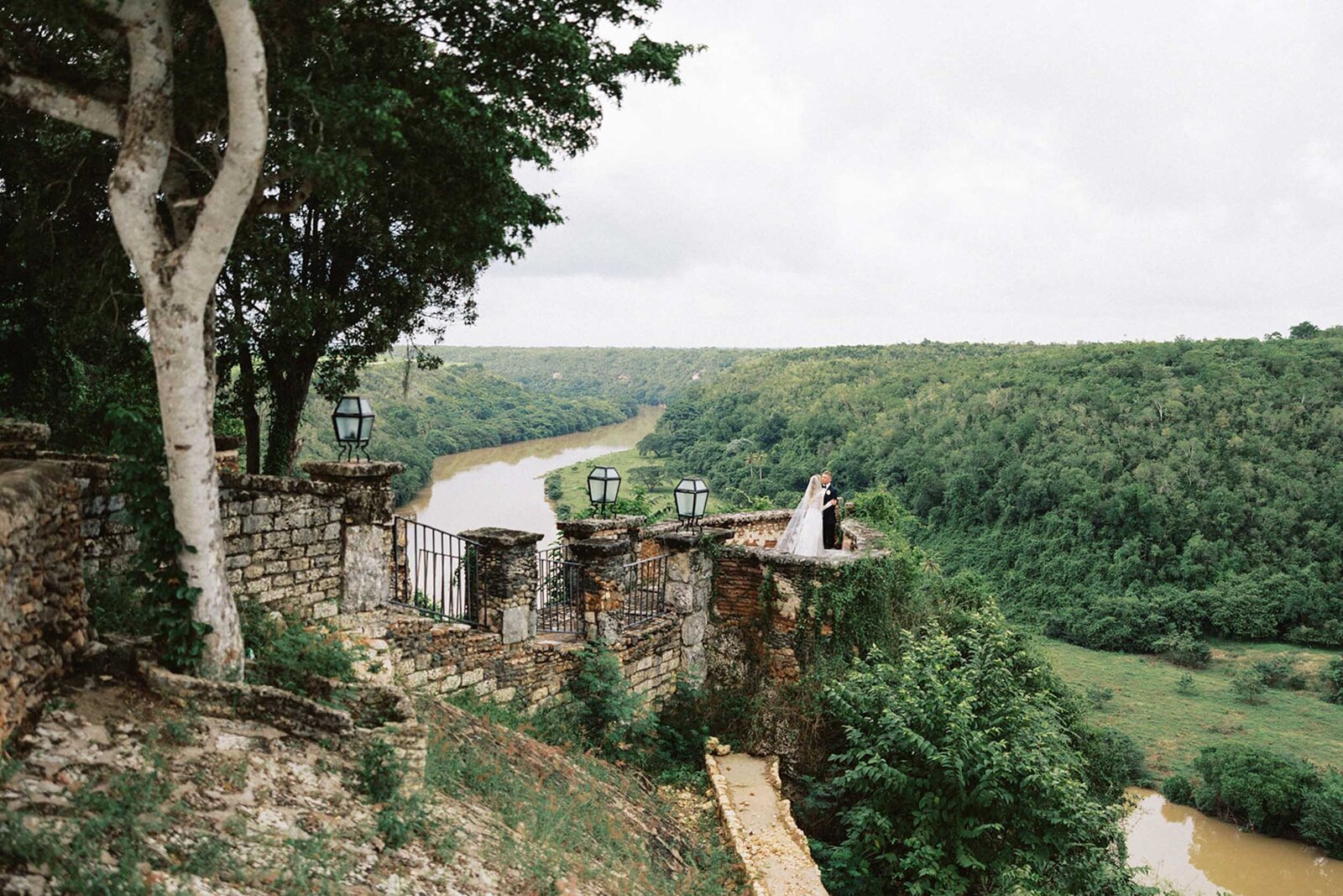 Altos-de-chavon-casa-de-campo-resort-dominican-republic-wedding-asia-pimentel-photography-L+L-18