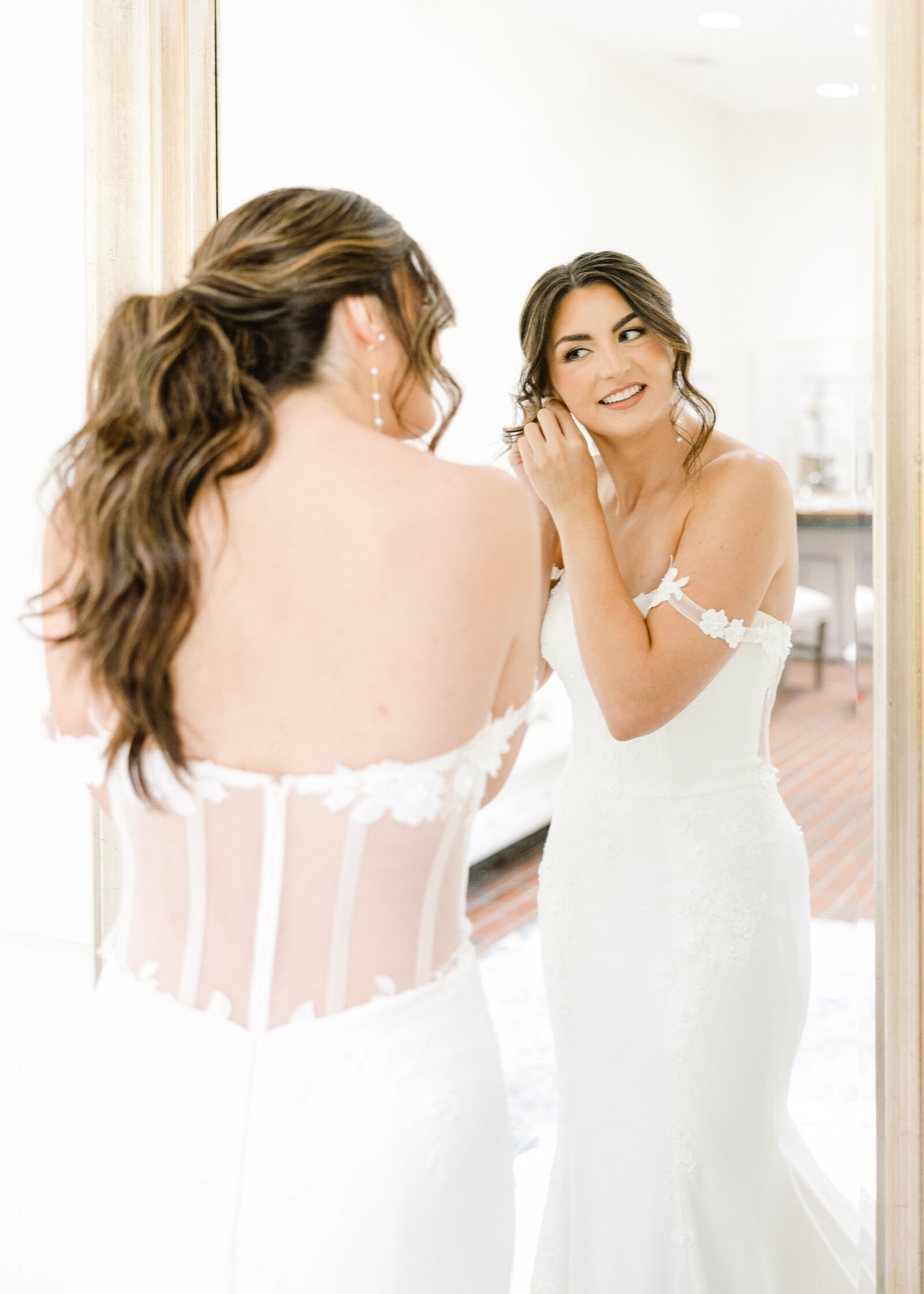lauren-and-zac-wedding-bride-getting-ready-abby-bell-photography-alabama