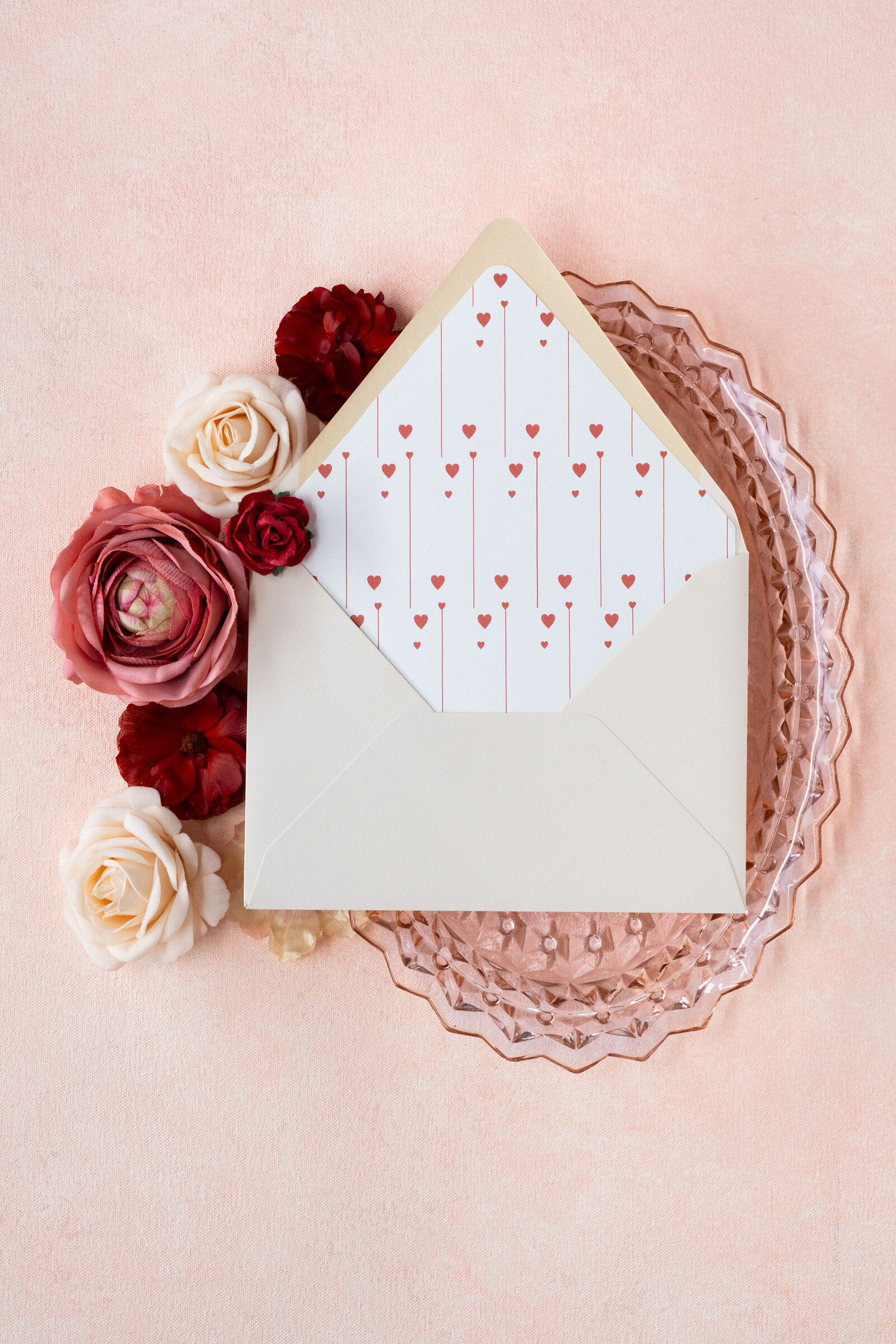 retro-vintage-hearts-envelope-liner