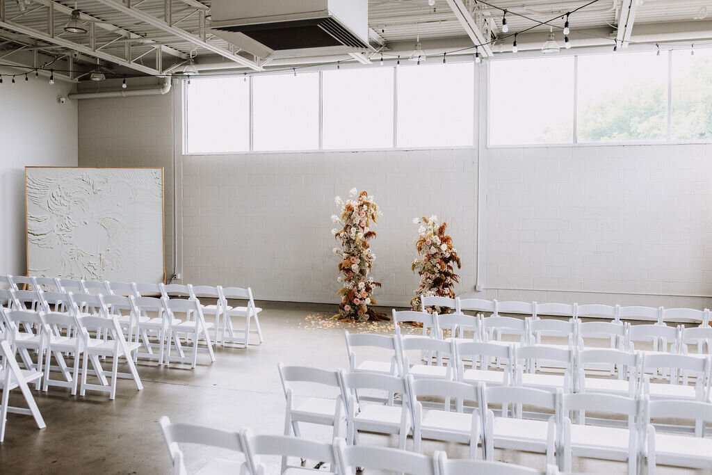 Ceremony-wedding-floral-altar-white-simple-elegant