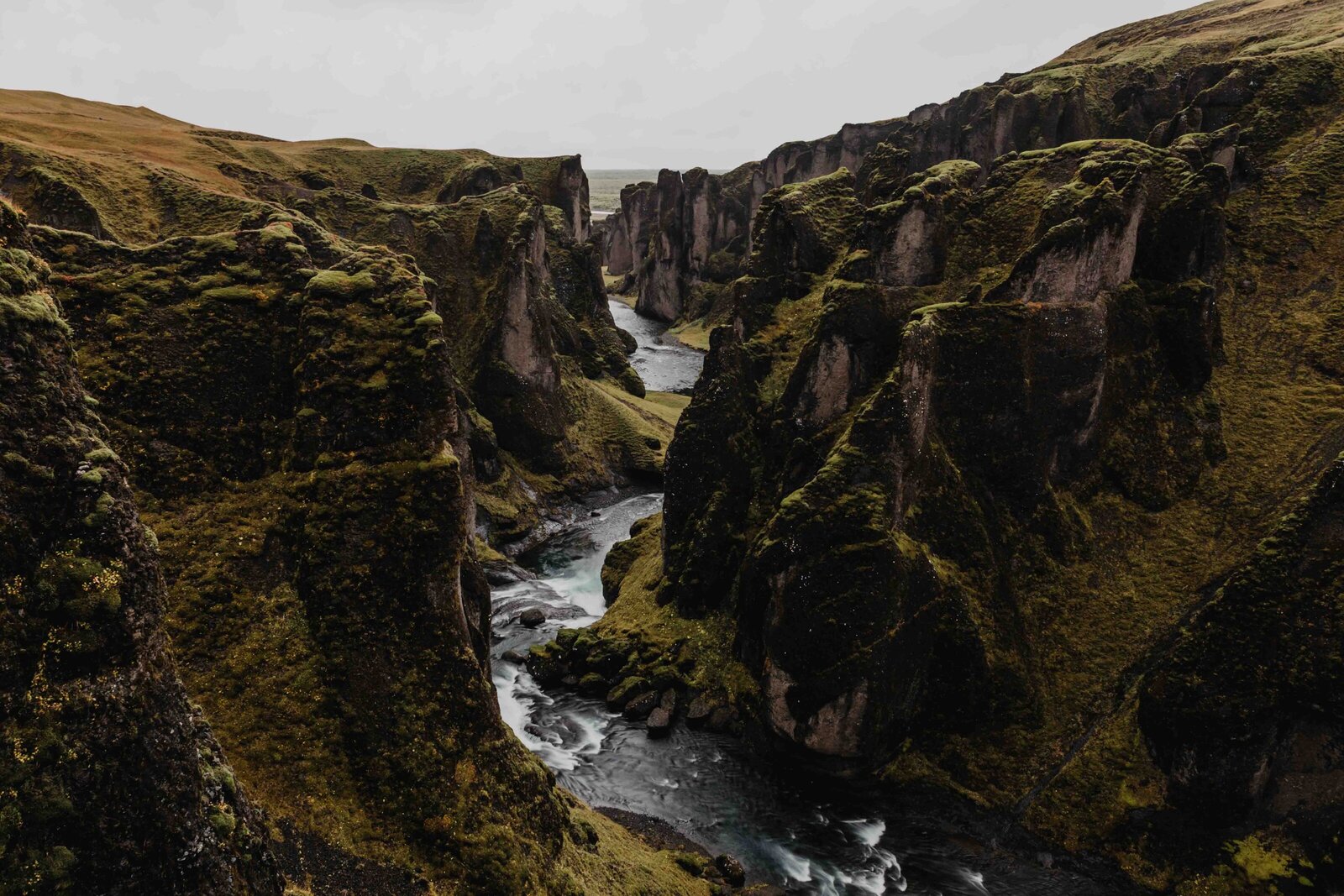 Fjaðrárgljúfur Canyon | Adventure Photographer Iceland