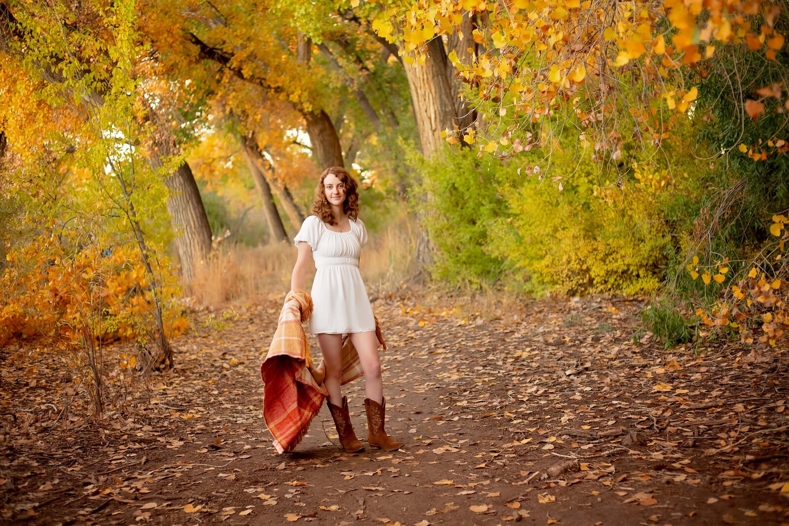 ABQ-fall-senior-girl-session-with-a-blanket