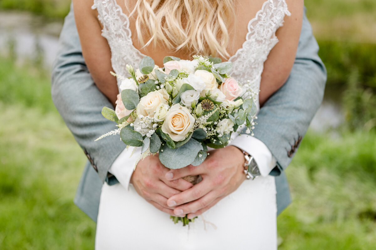 Trouwen in Jeltingahuis Buitenpost, trouwen in Achtkarspelen, bruidsfotograaf, trouwfotograaf (28)