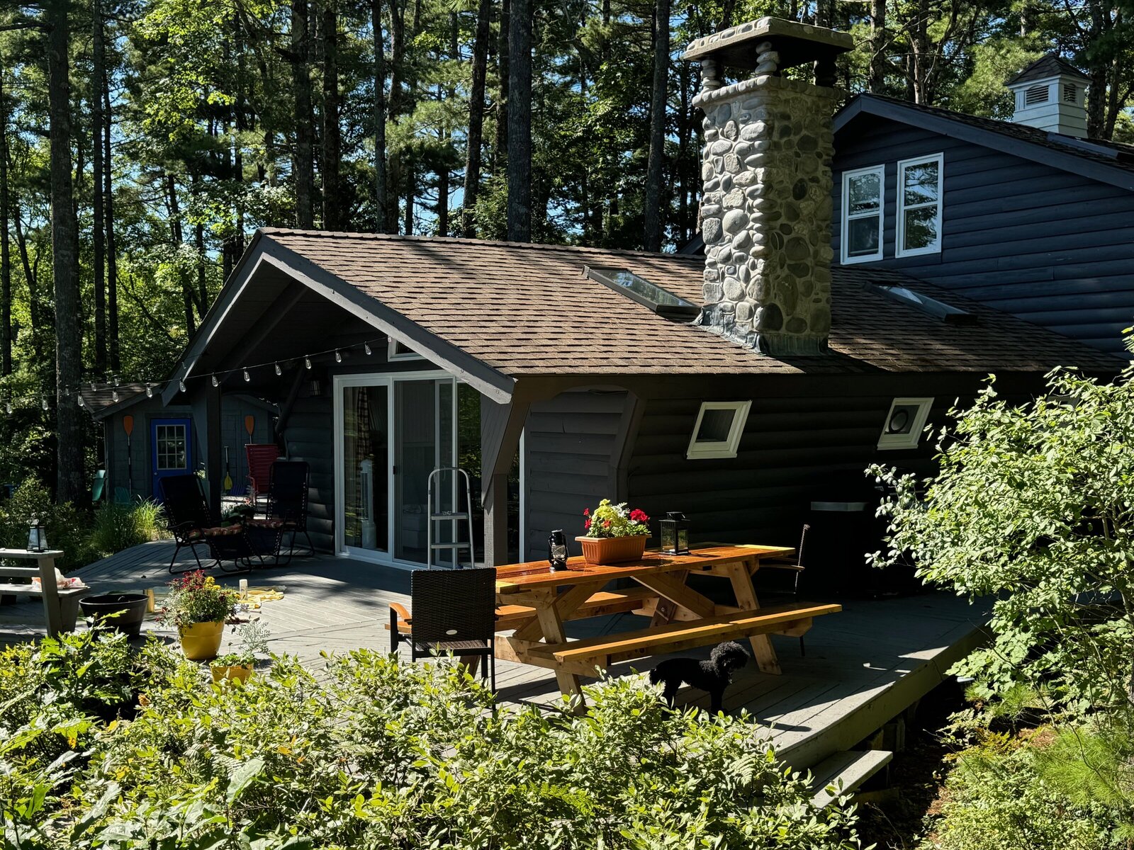 cottage side