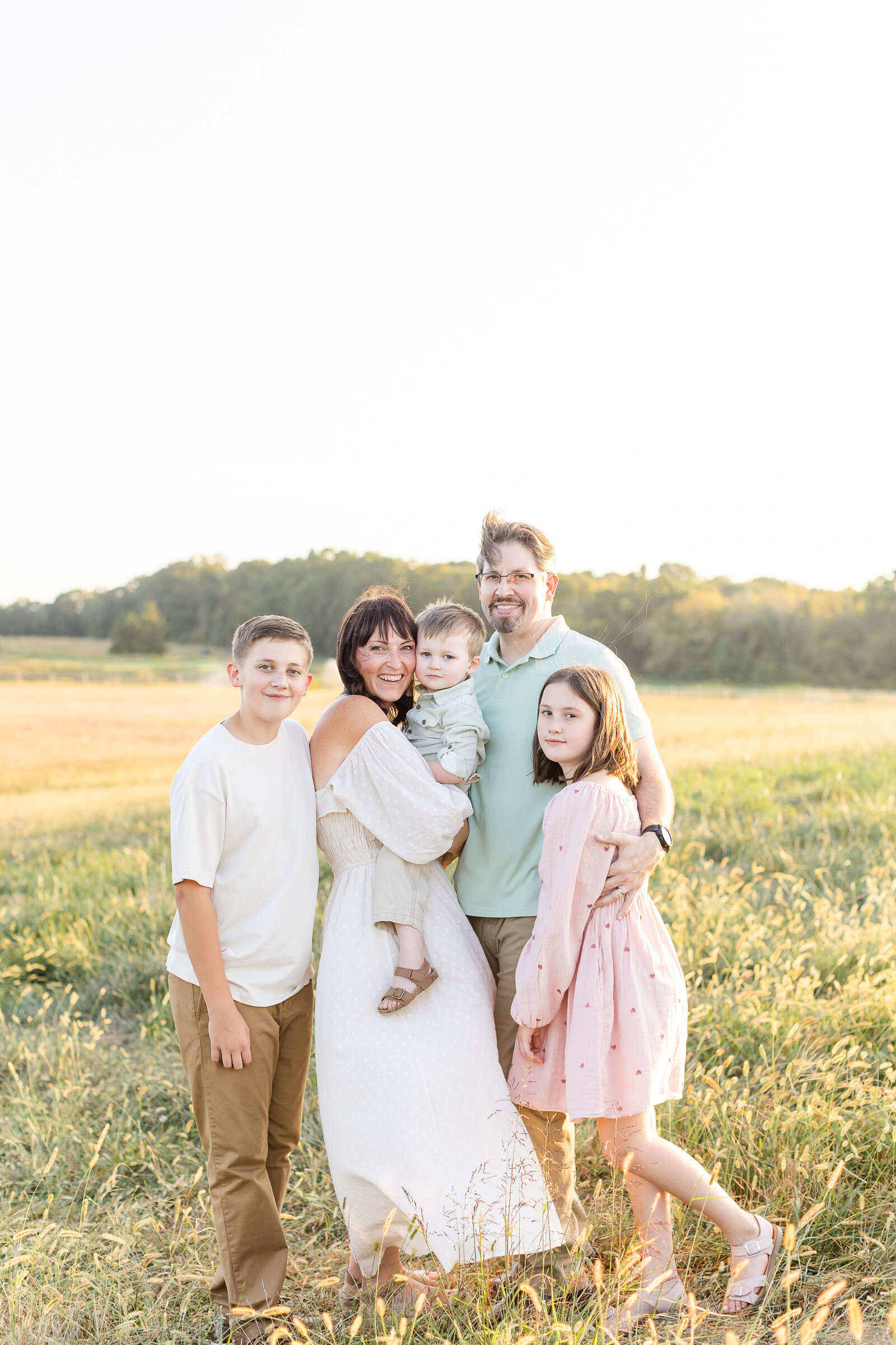 Lana E. Family 2024 sneak peeks. Bella Faith Photography 05