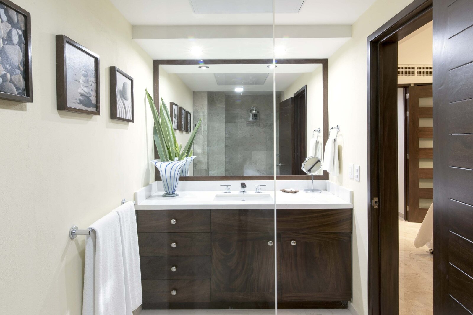 11 BLVD Interiors Group Tulsa, OK Vacation Home Bath