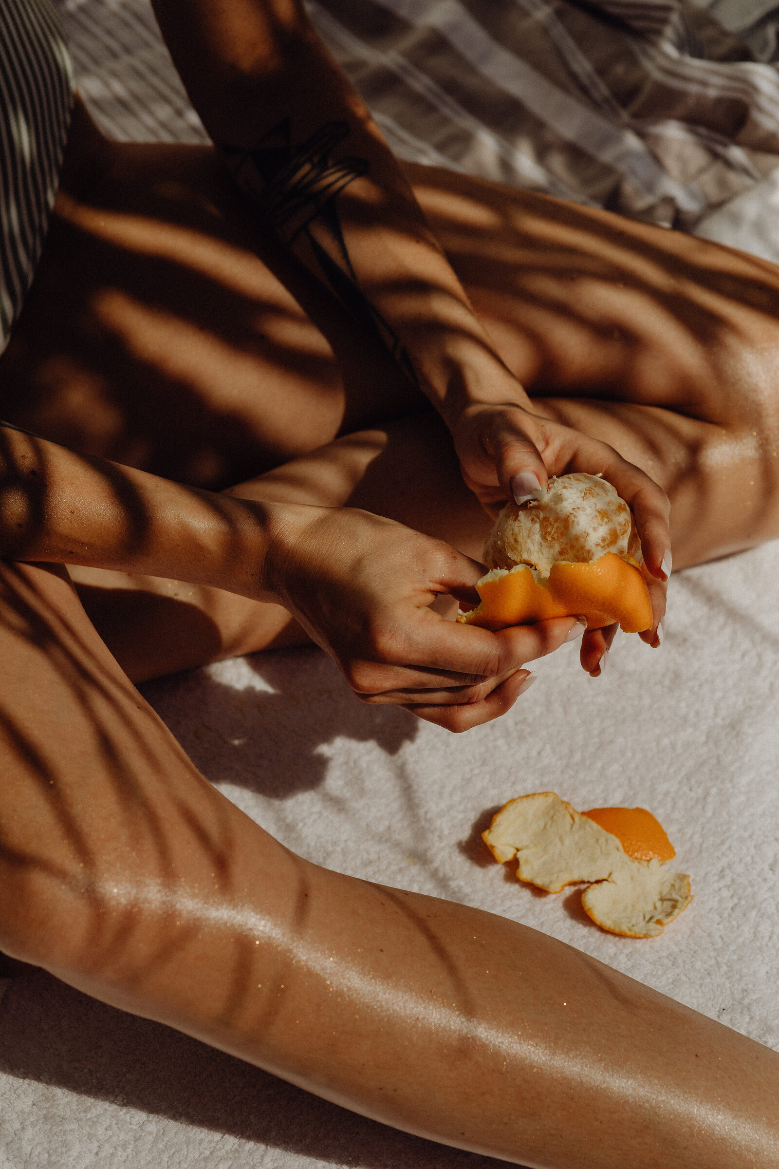 kaboompics_golden-glow-embracing-beach-vibes-and-the-perfect-tan-32464