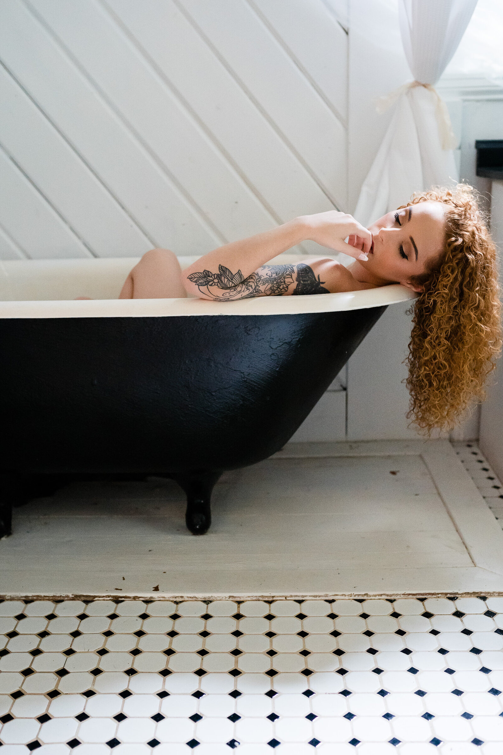 clawfoot bathtub boudoir studio