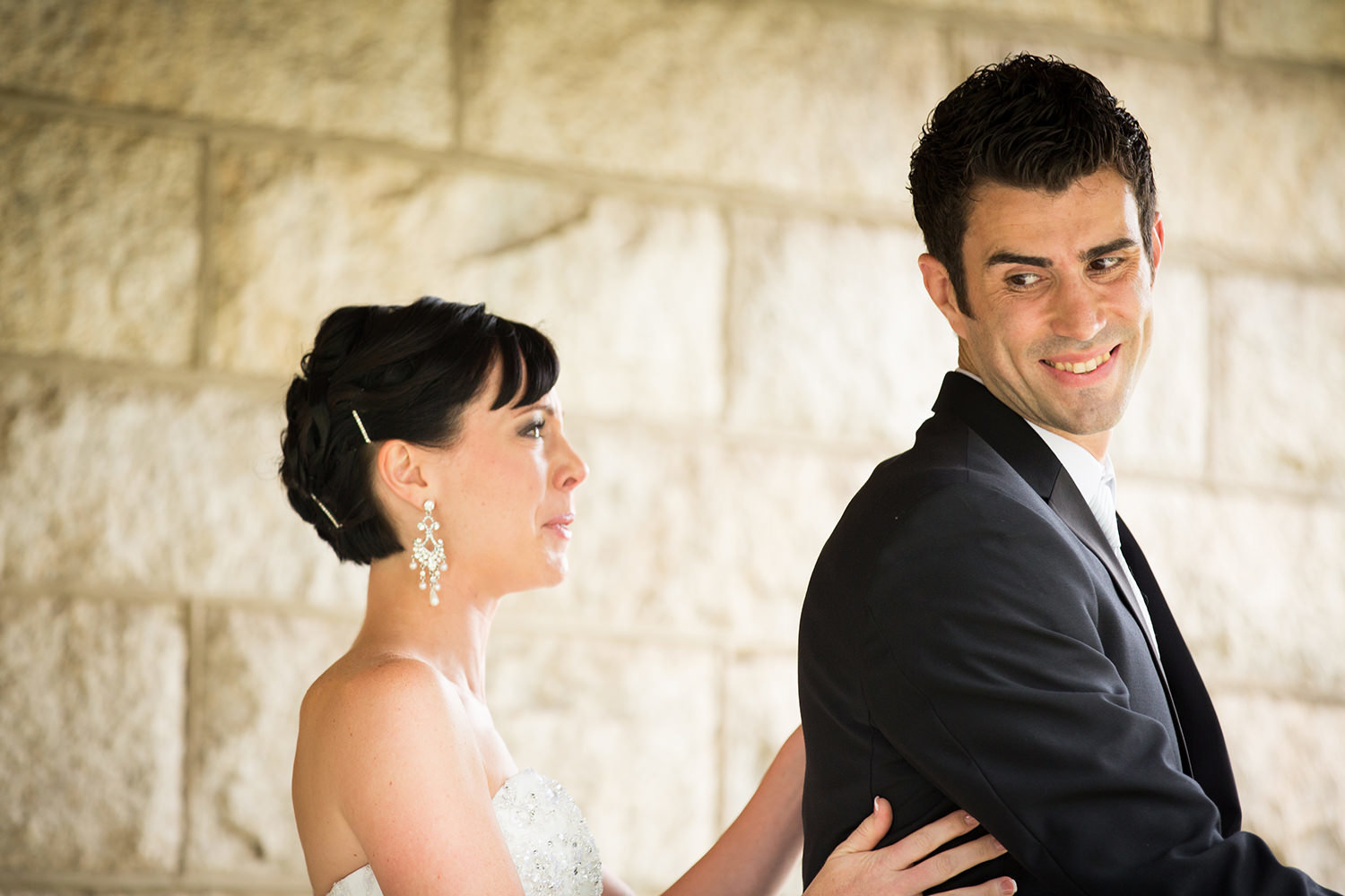 bride and groom first look at leoness cellars