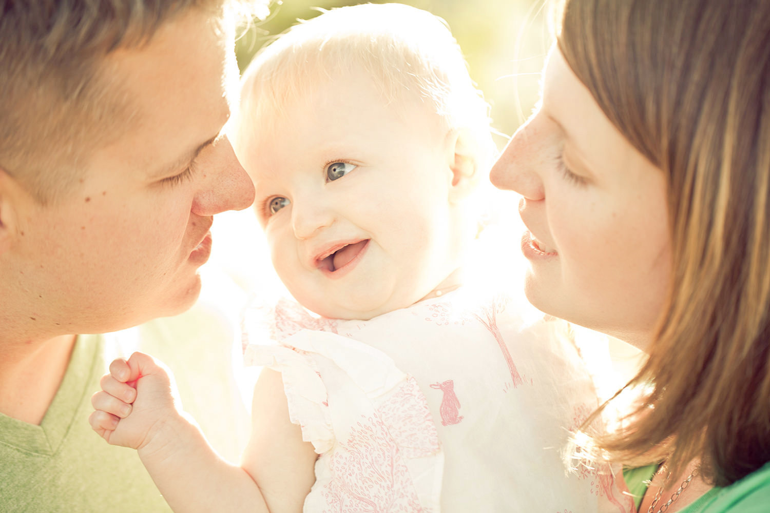 san diego family photographer | parents kissing their baby girl on the cheeks