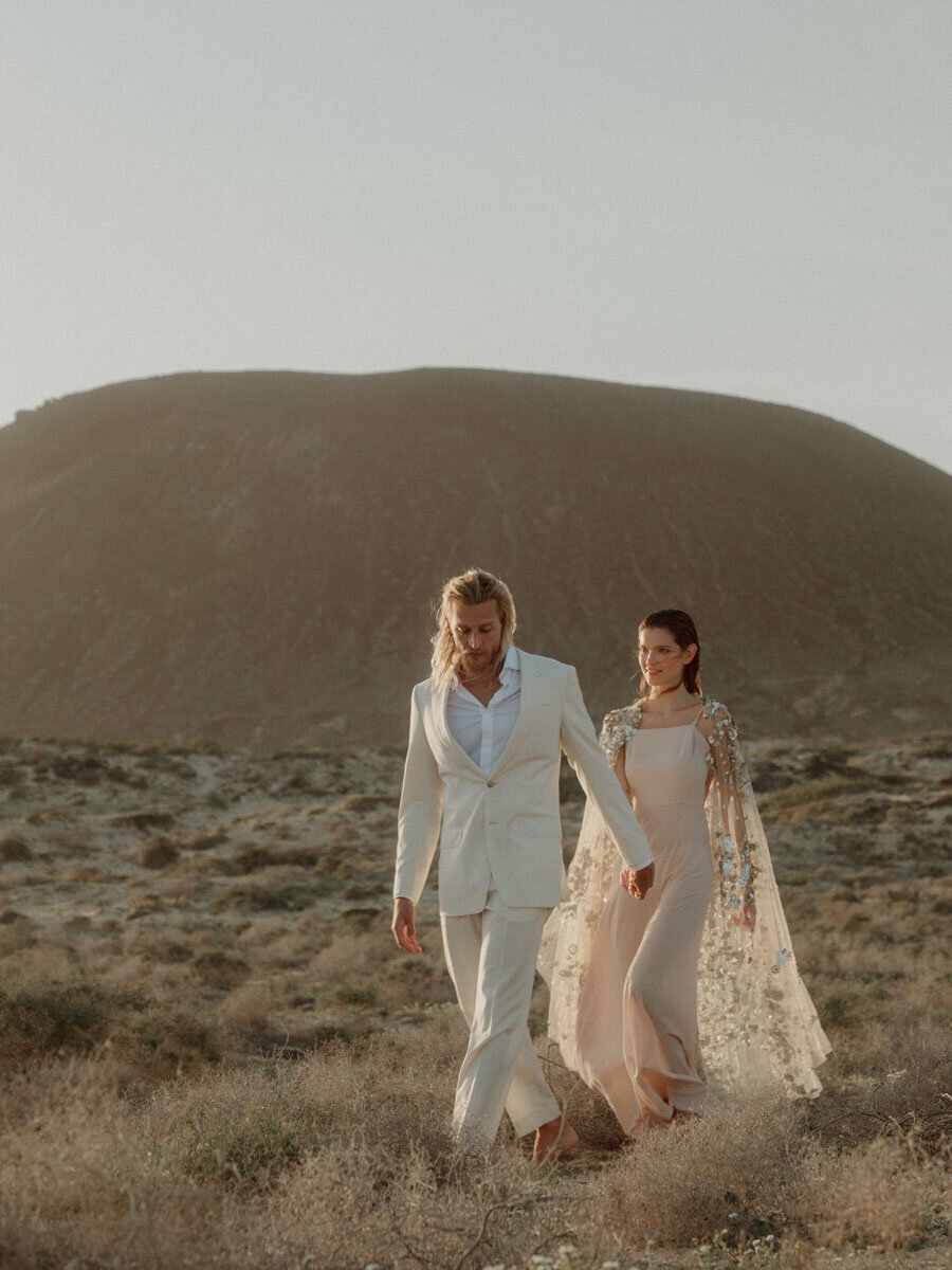 travel-elopementl-by-rouse-&-fable011_abril-carlos-desert