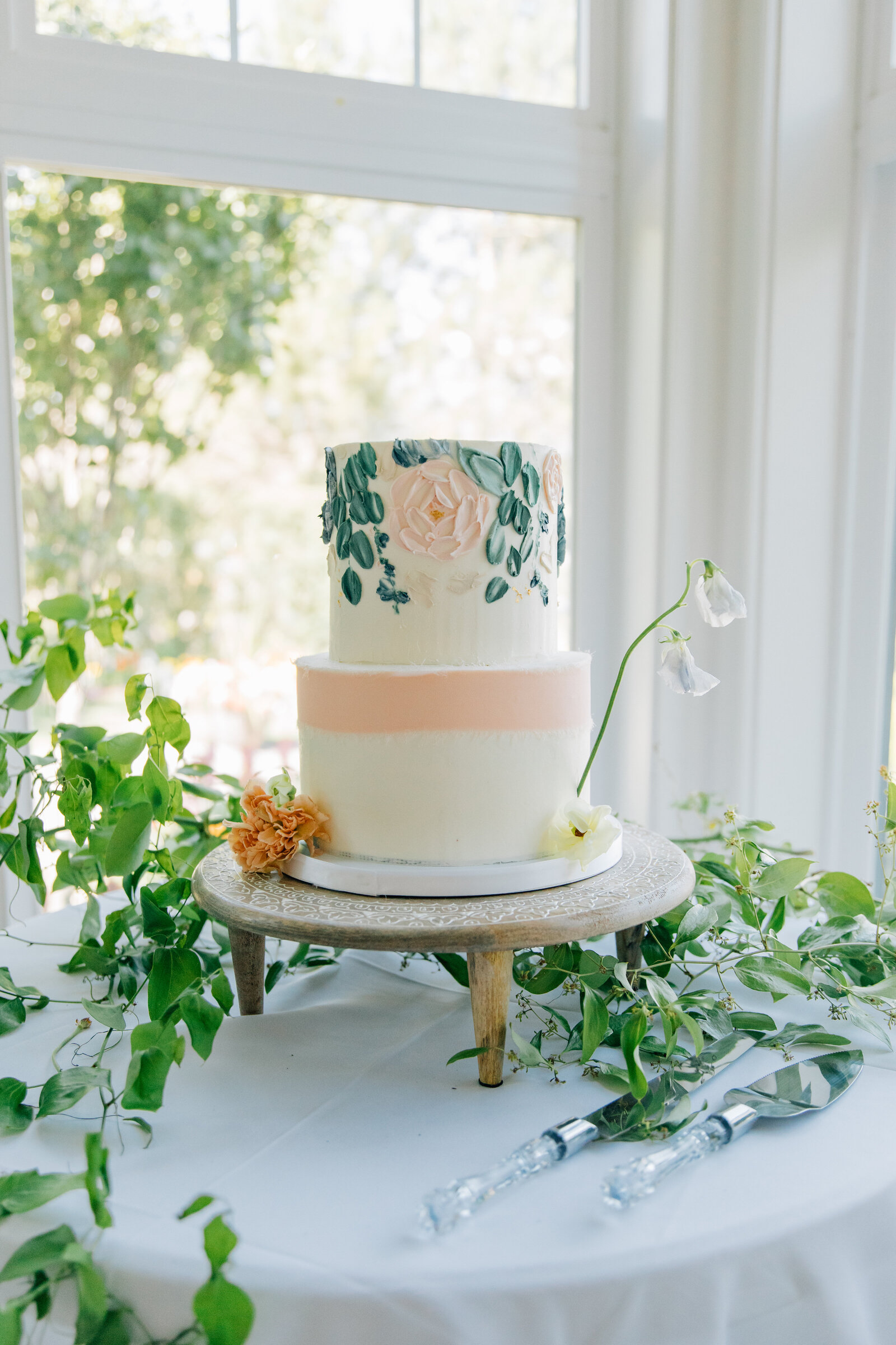 Wedding Cake shot by Jennie Grange