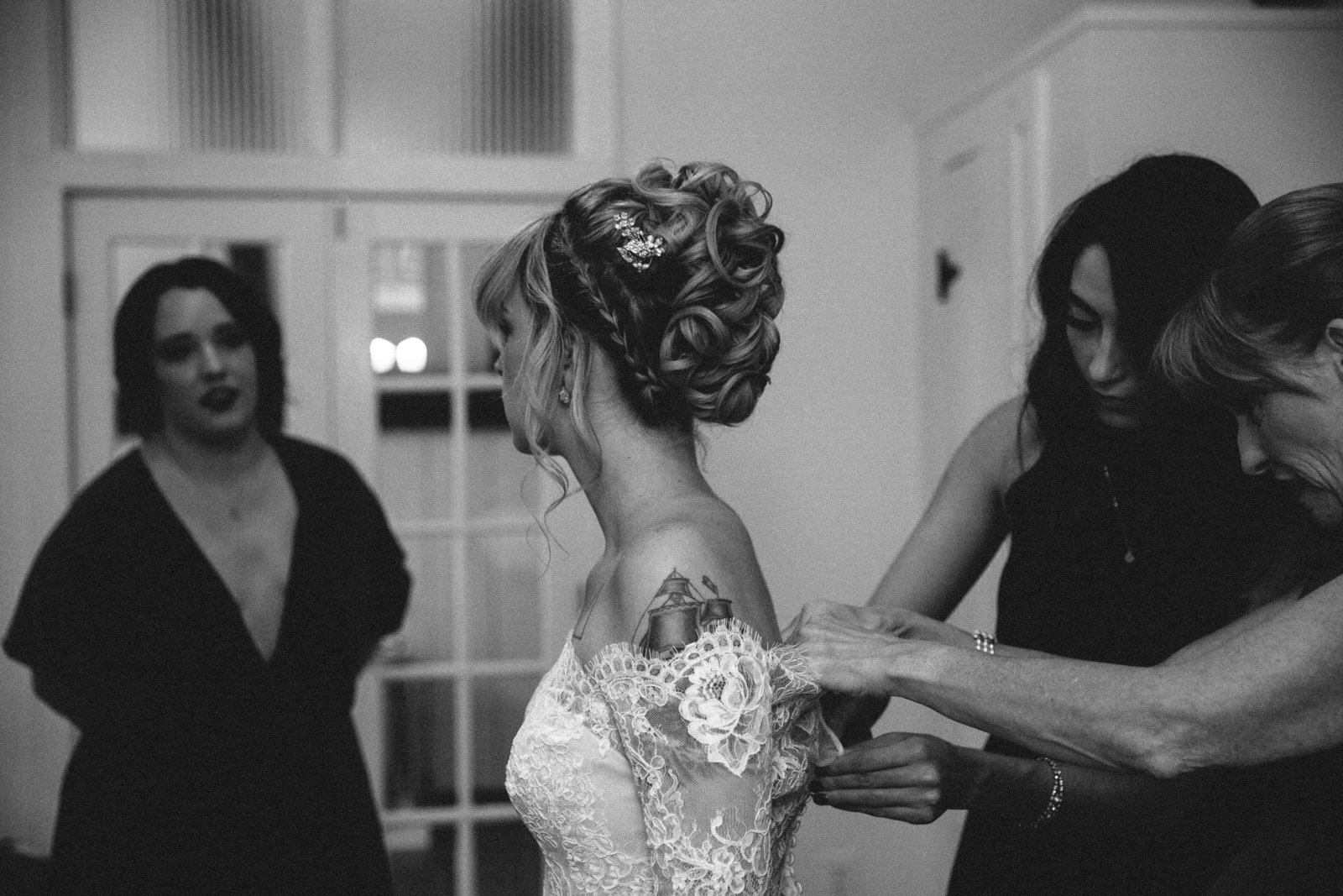 bride with tatoos getting ready