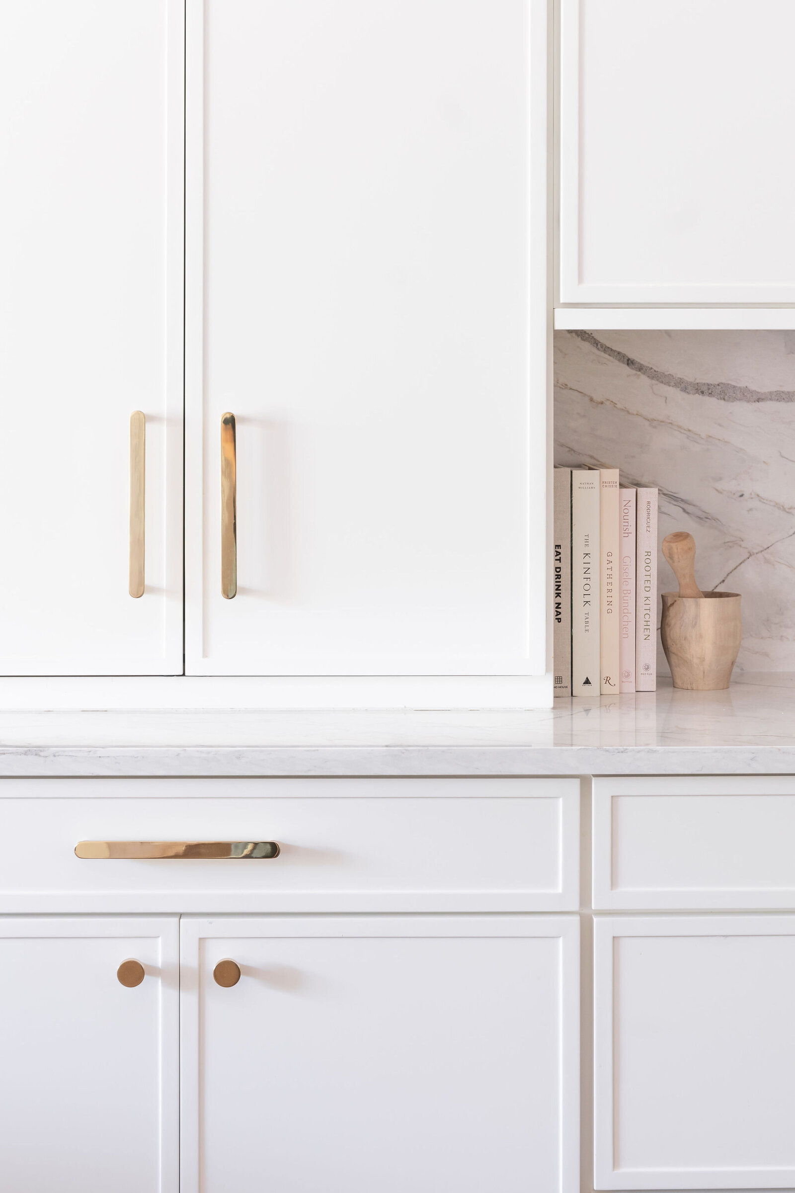 White Kitchen with Gold Hardware Design_NuelaDesigns
