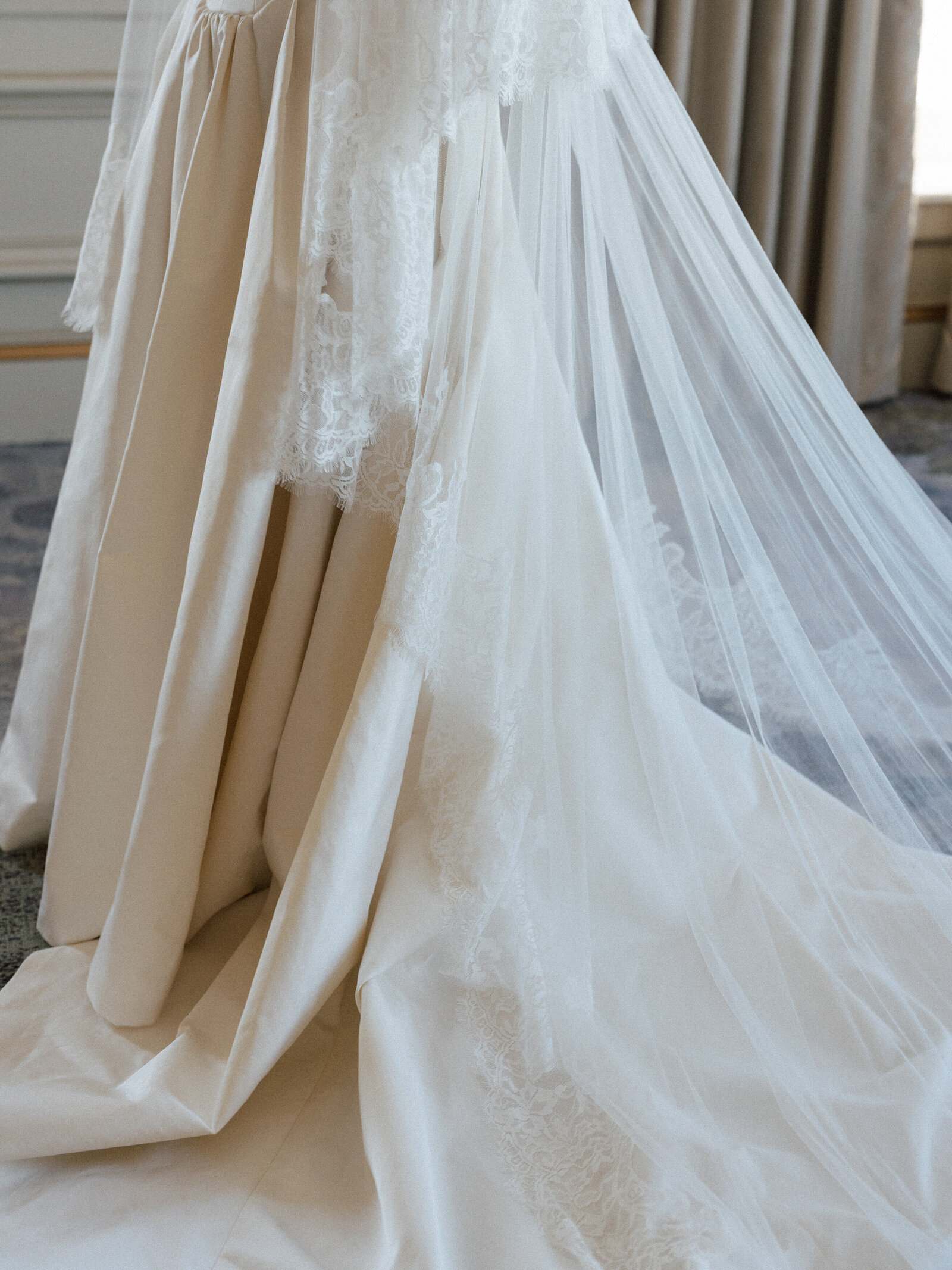 lihi-hod-wedding-dress